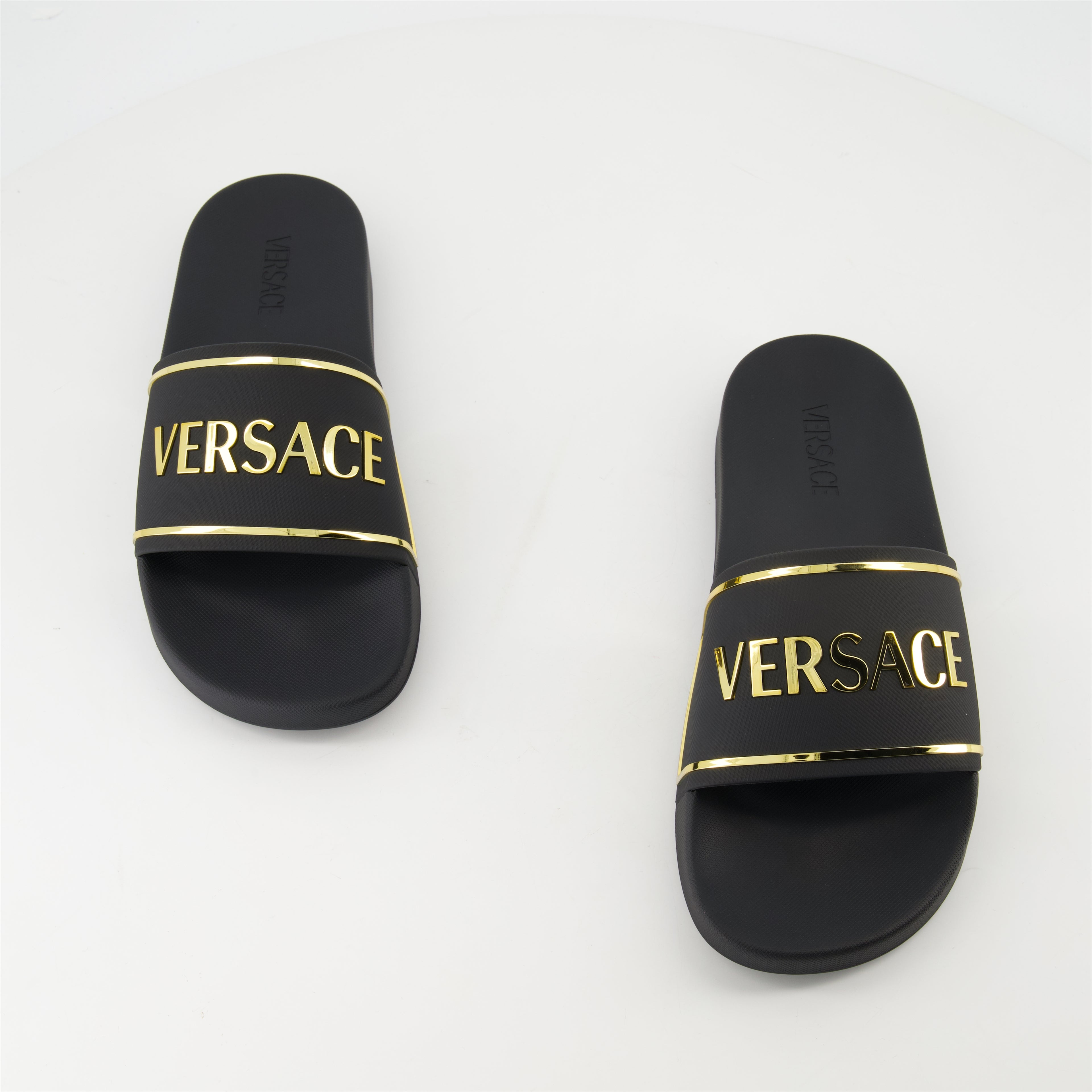 Offene schuhe Claquettes à logo Versace Schwarz Homme