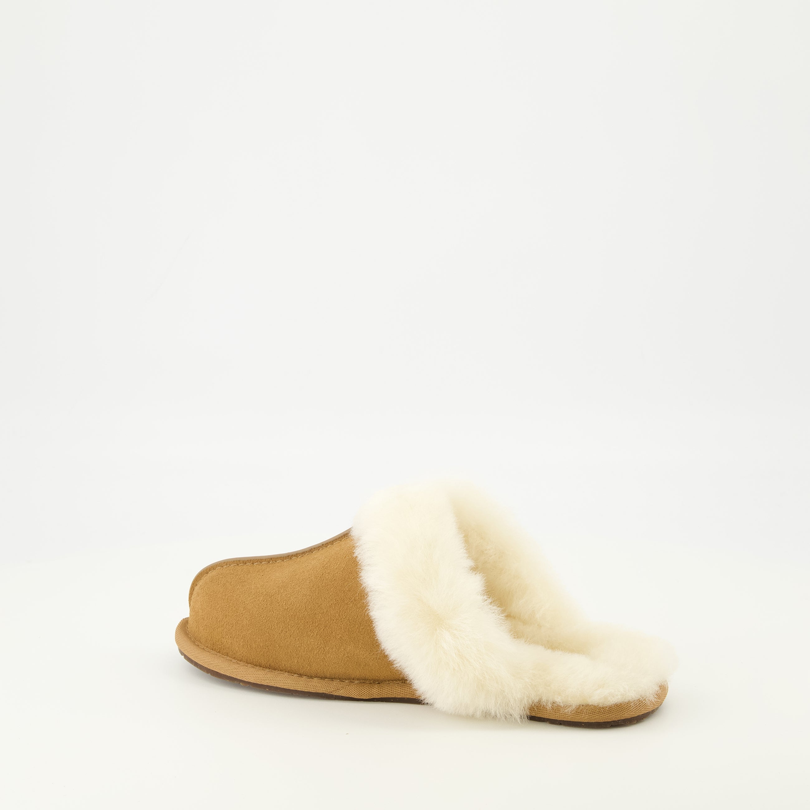 Image de l'article Chaussons Scuffette II marron de la marque Ugg pour Unisex - Saison Printemps-Été 2026 - Vue détaillée_1