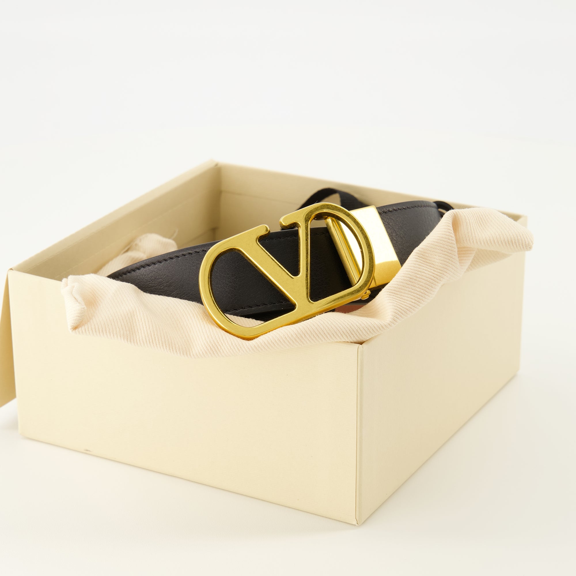 Image de l'article Ceinture Vlogo réversible marron et noir 30 mm de la marque Valentino Garavani pour Femme - Saison Printemps-Été 2026 - Vue détaillée_4