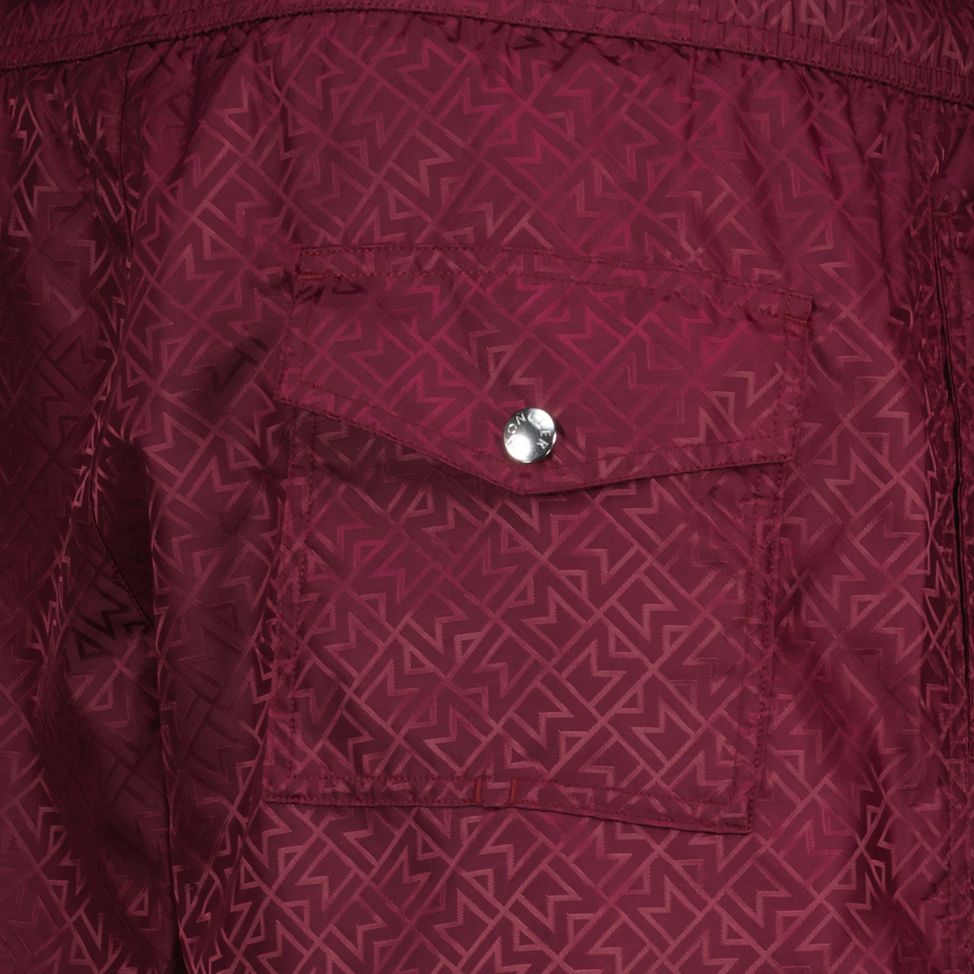 モンクレールブランドのメンズモノグラム水着の画像 - 2025年春夏 - 詳細ビュー 2