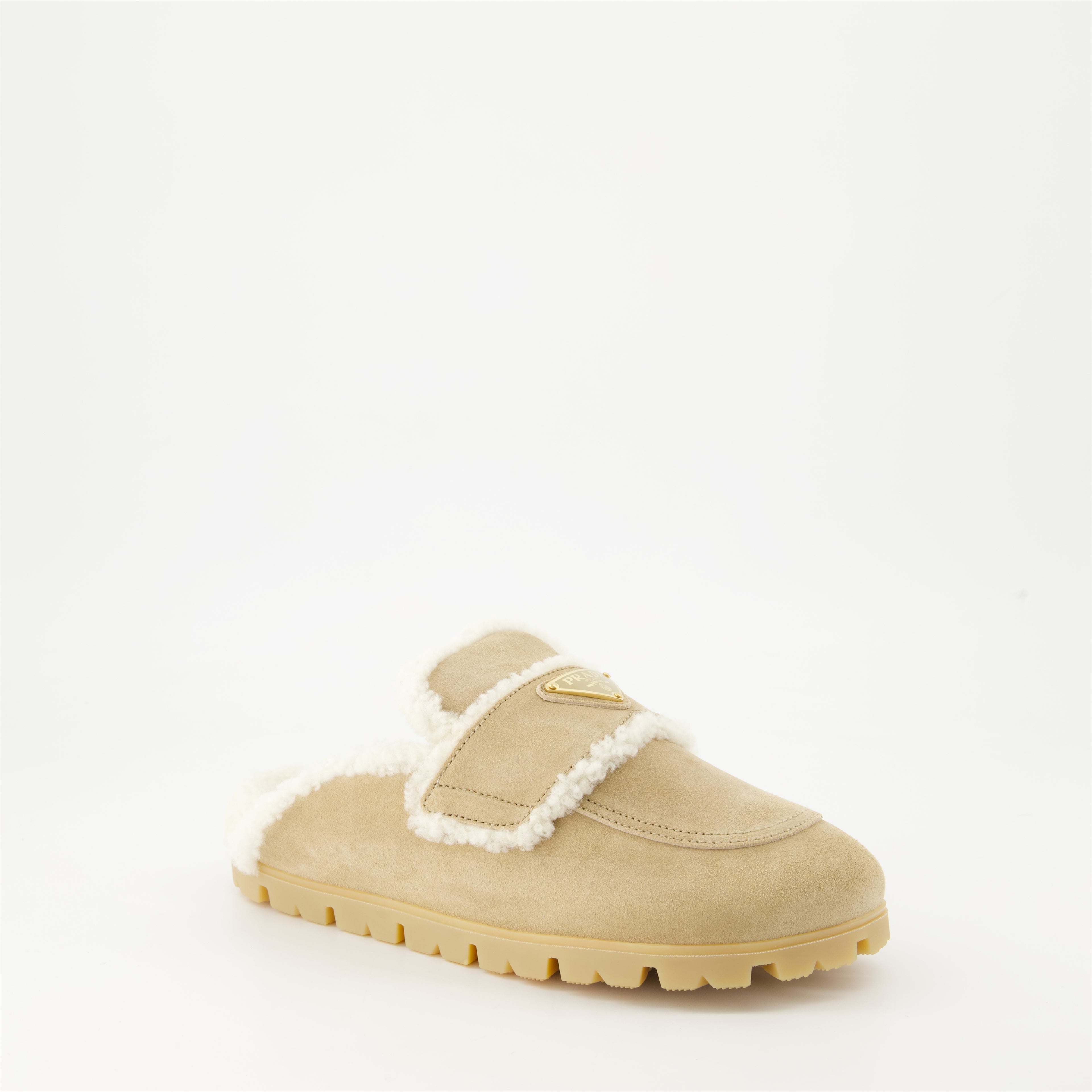 Zapatos abiertos Mules fourrées Prada Beige Femme