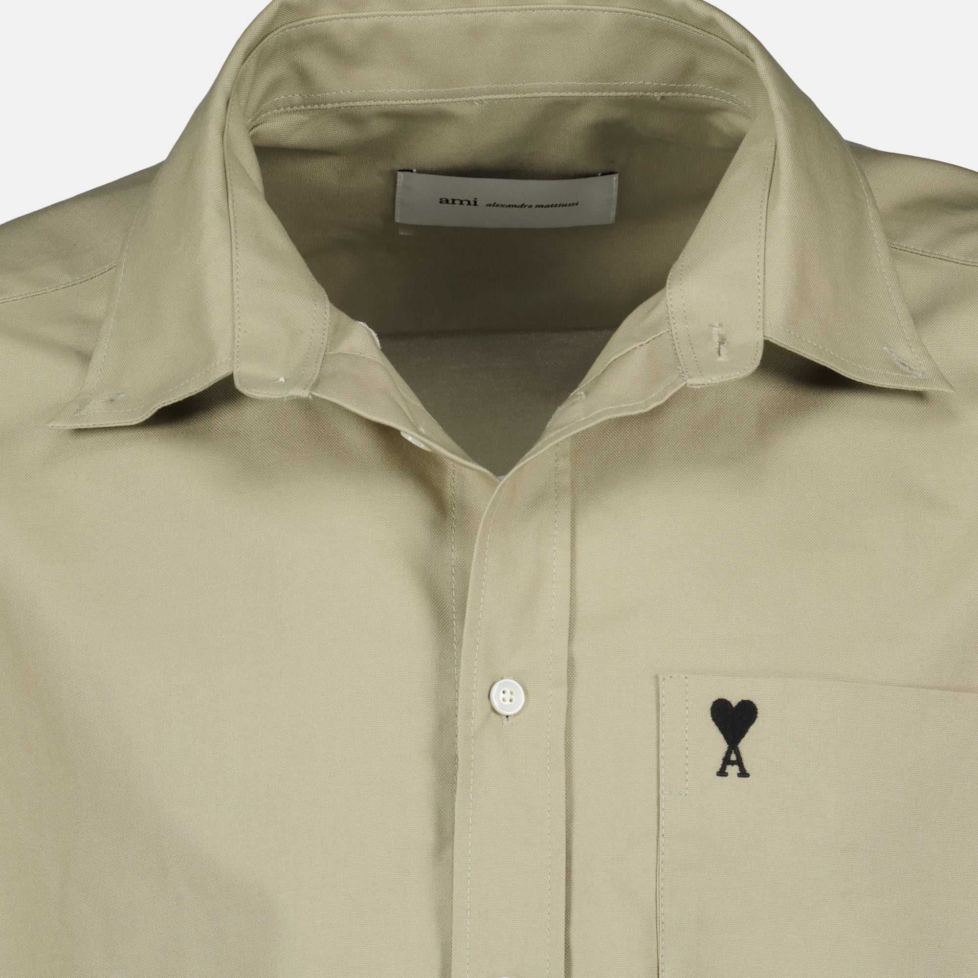 Image de l'article Chemise boxy AMI de coeur beige de la marque Ami PARIS pour Homme - Saison Printemps-Été 2026 - Vue détaillée_1