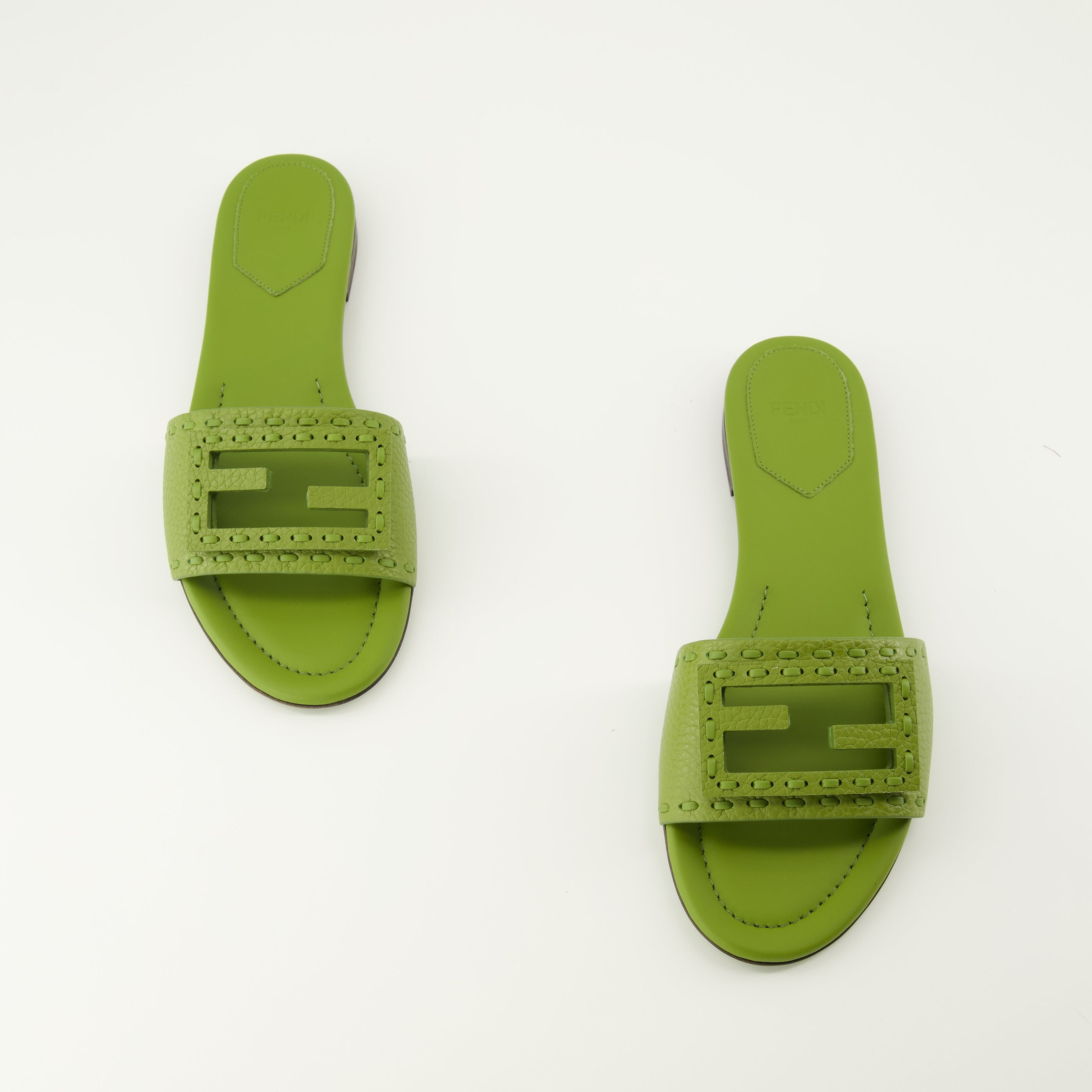 Image de l'article Mules Baguette verte de la marque Fendi pour Femme - Saison Printemps-Été 2026 - Vue détaillée_5