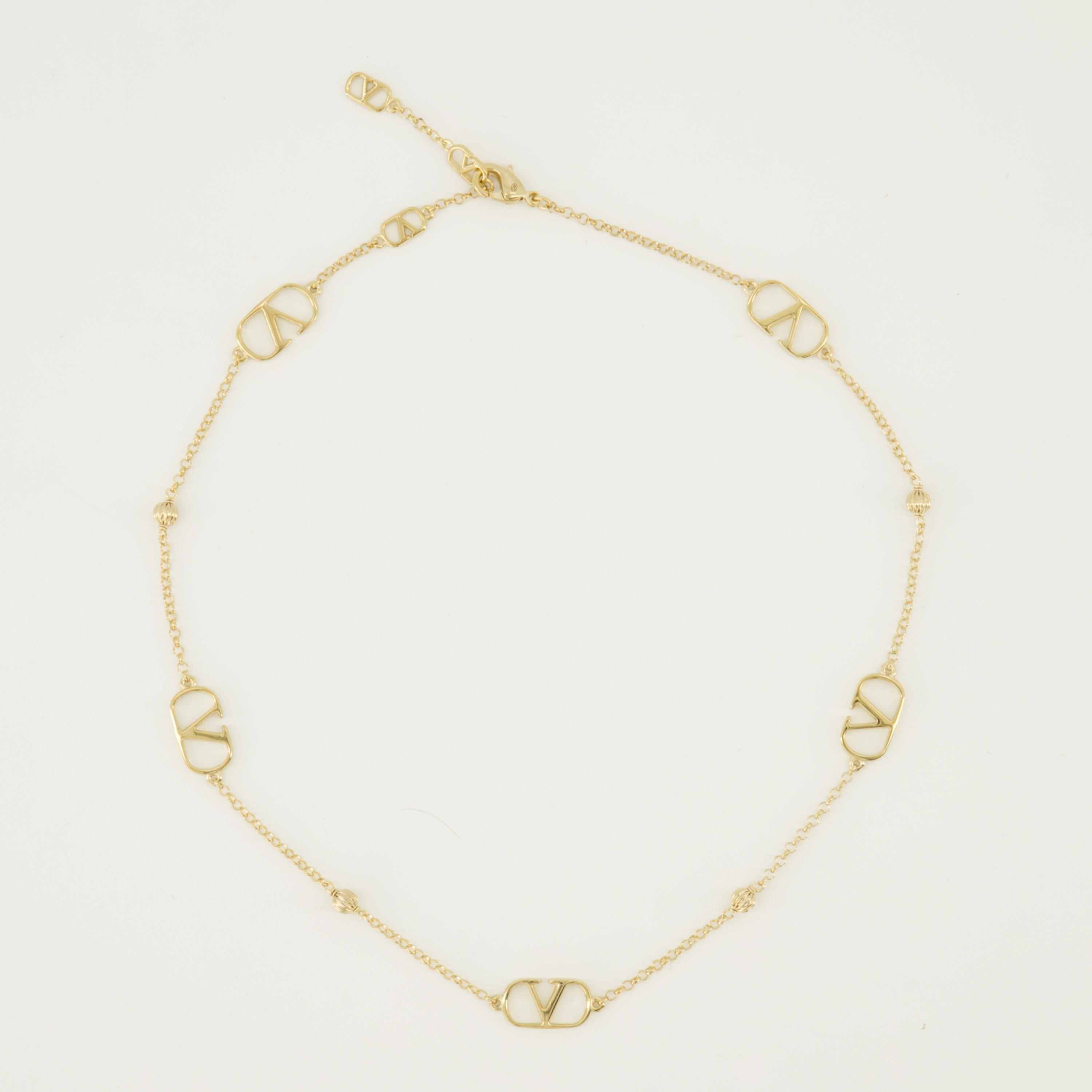 Imagen del collar Vlogo dorado de la marca Valentino Garavani para Mujer - Temporada Primavera-Verano 2026 - Vista Frontal