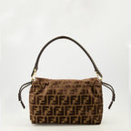 Imagem da bolsa Mamma Baguette em veludo castanho da marca Fendi para Mulheres - Outono/Inverno 2025 - Vista Traseira