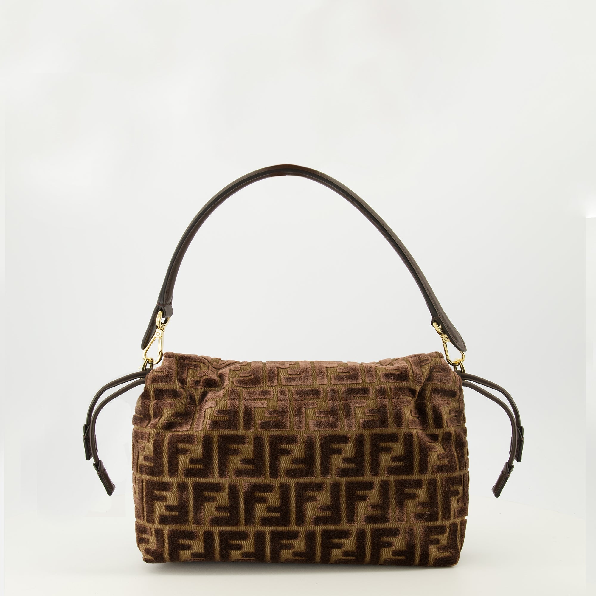 Image of the Fendi Mamma Baguette bag in brown velvet for Women - Fall/Winter 2025 - Back View