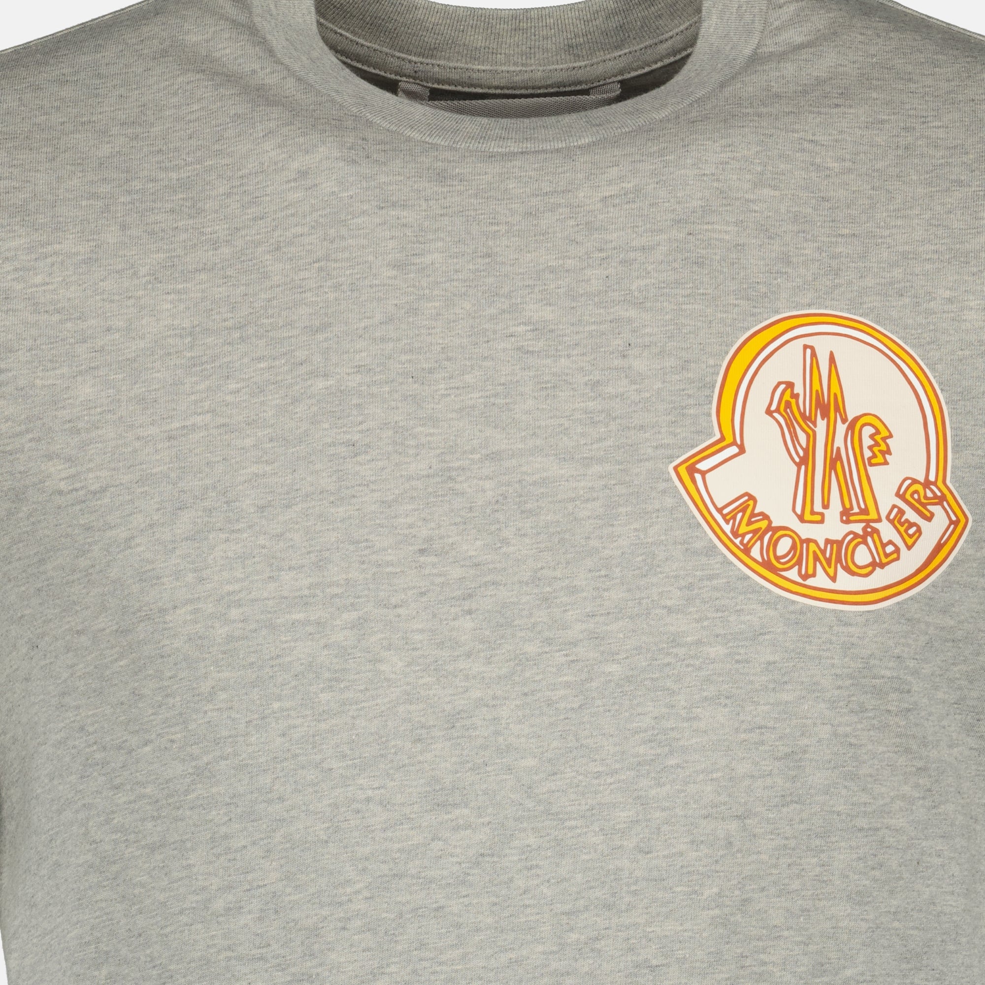 Image de l'article T-shirt à logo gris de la marque Moncler pour Homme - Saison Printemps-Été 2026 - Vue détaillée_1