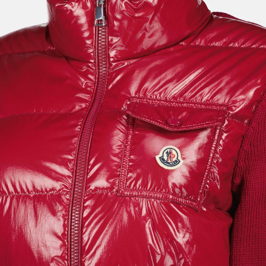 Image of the red bi-material zip-up cardigan from the Moncler brand for Women - Spring-Summer 2026 - Detailed View_1