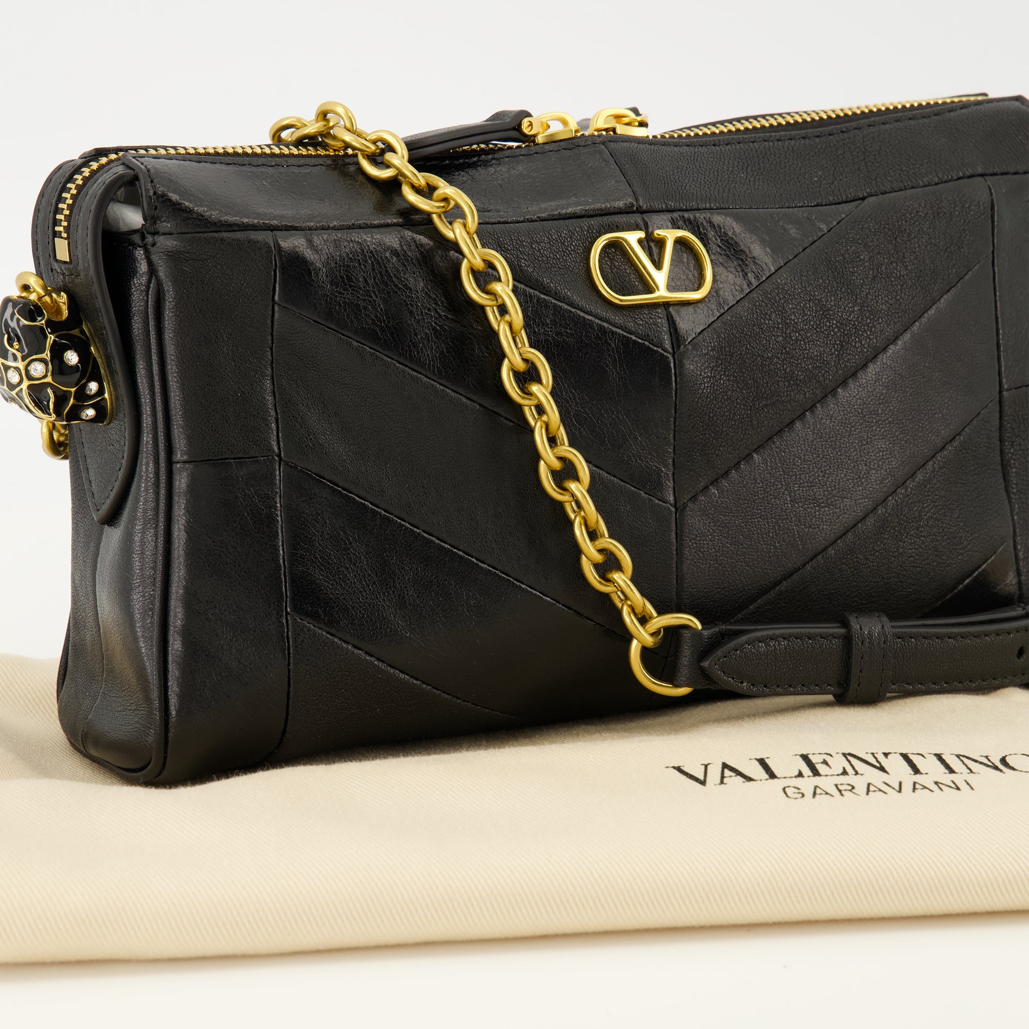 Image de l'article Mini sac Panthea en cuir noir de la marque Valentino Garavani pour Femme - Saison Printemps-Été 2026 - Vue détaillée_2