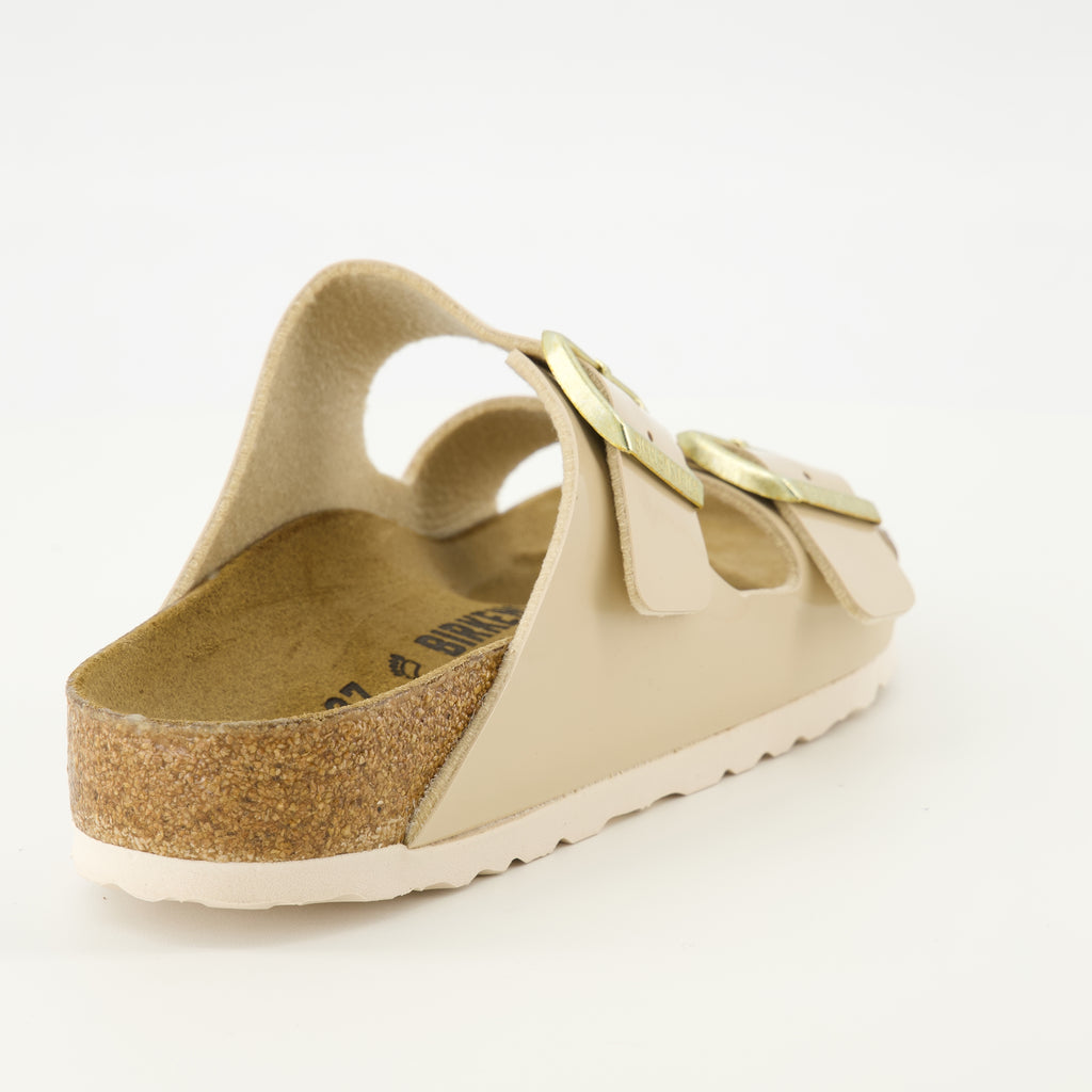 Image de l'article Sandales Arizona beige de la marque Birkenstock pour Unisex - Saison Printemps-Été 2026 - Vue arrière