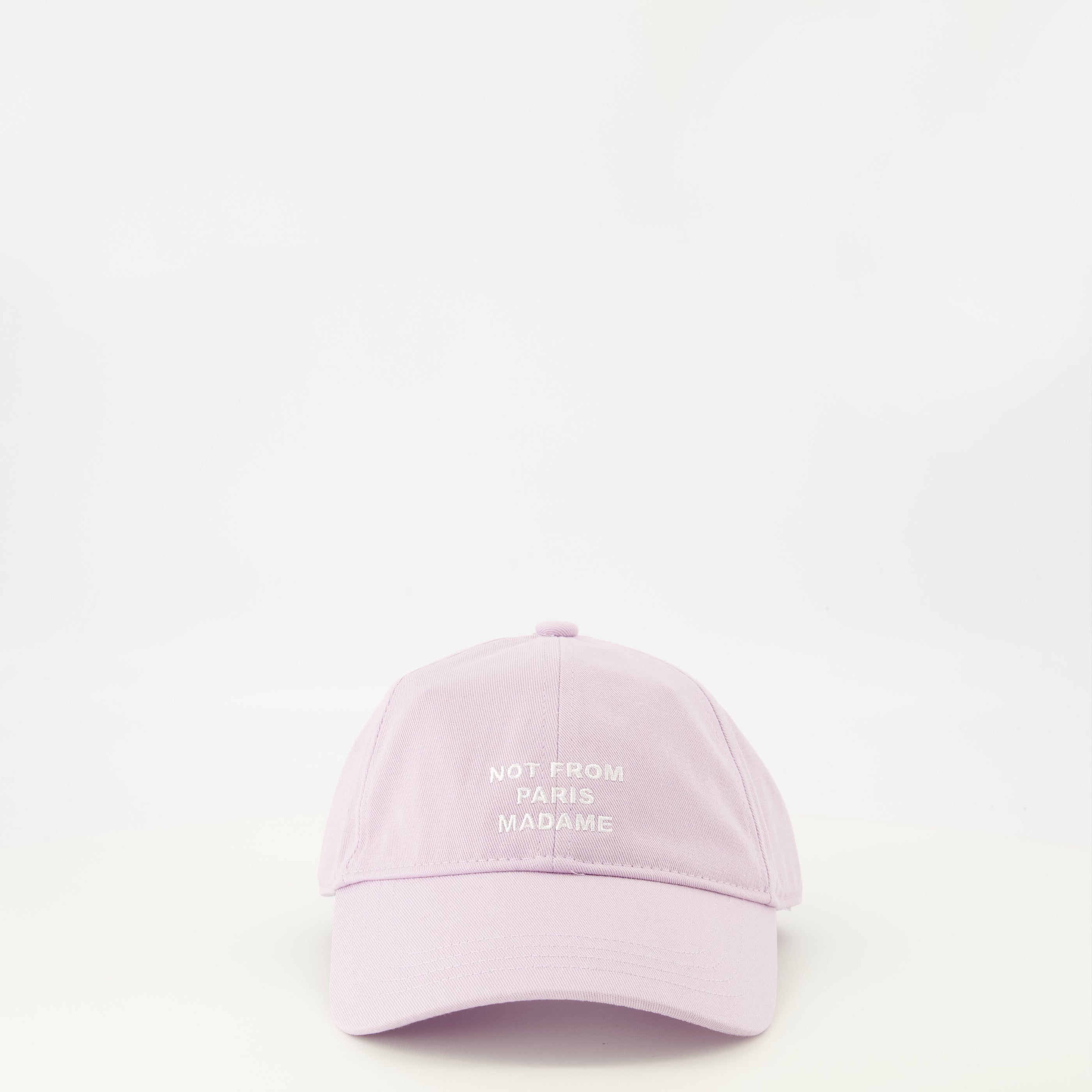 남성을 위한 Drole De Monsieur 브랜드의 보라색 슬로건 모자 이미지 - 2026년 봄/여름 시즌 - 정면 보기