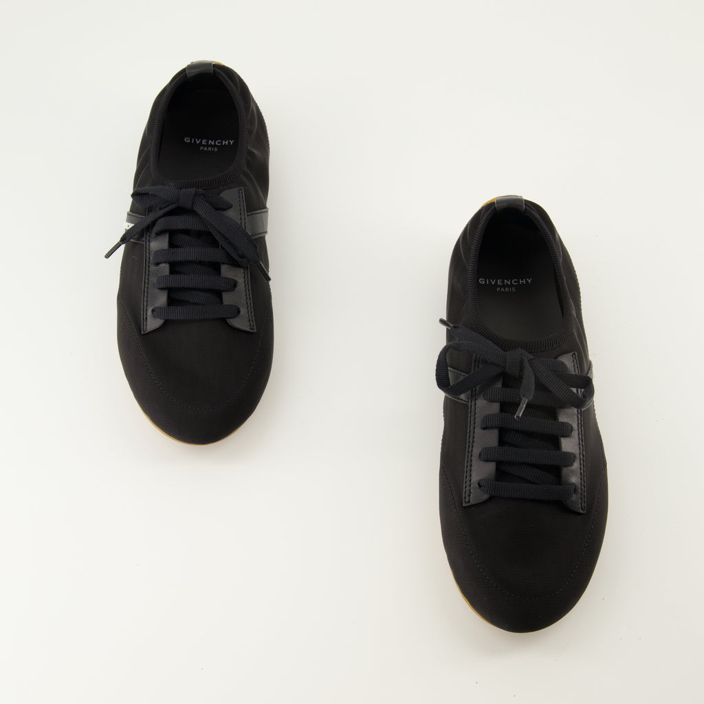 Imagen de las zapatillas Slim Powder de Givenchy para Mujer - Otoño-Invierno 2025 - Vista de cima del par de zapatos