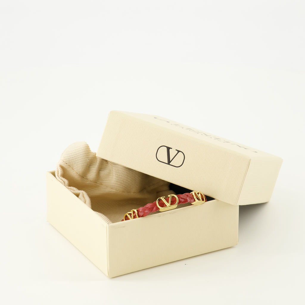 Image de l'article Bracelet en cuir Vlogo rouge de la marque Valentino Garavani pour Femme - Saison Printemps-Été 2026 - Vue détaillée_3