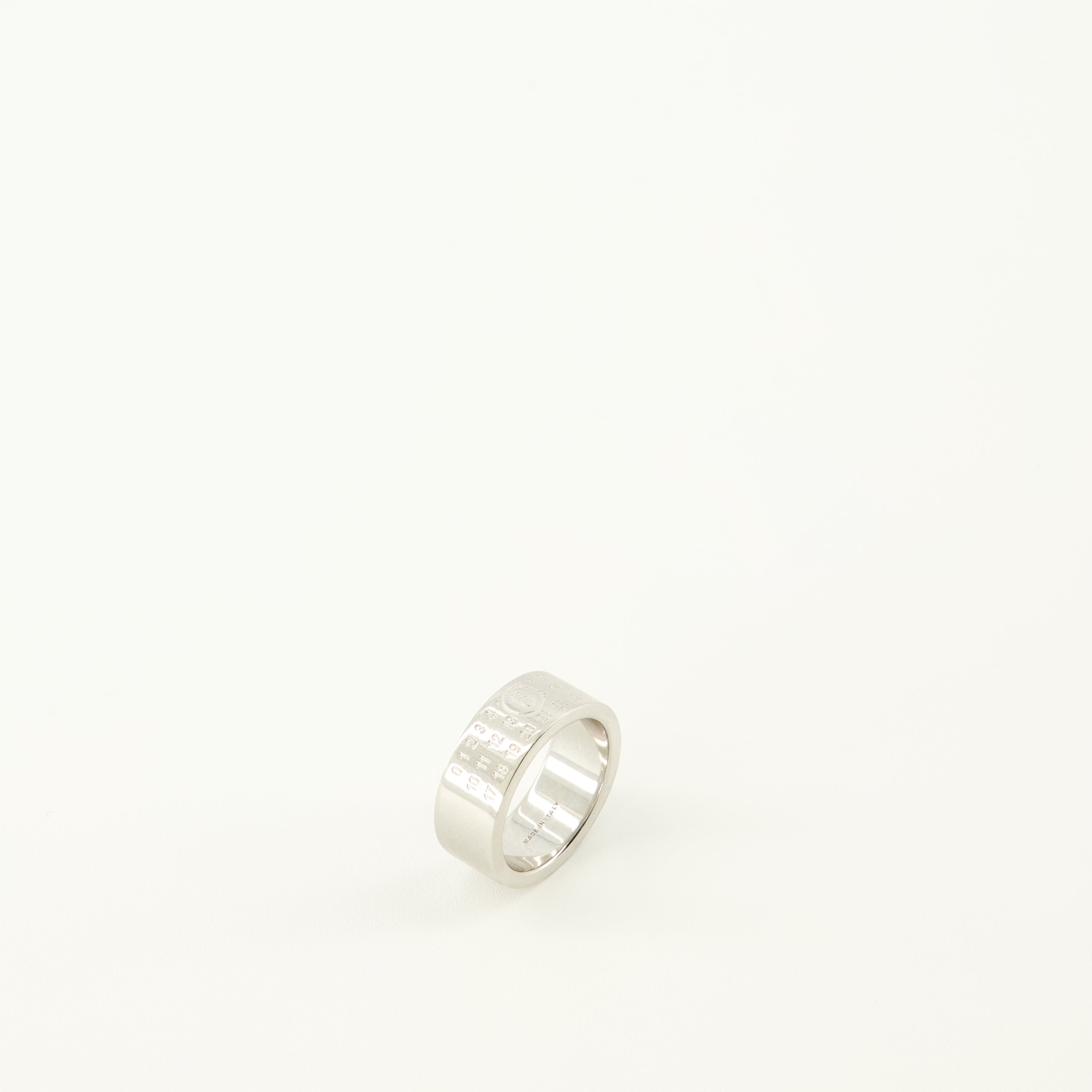 Image de l'article Bague Numeric argenté de la marque Mm6 pour Femme - Saison Printemps-Été 2026 - Vue détaillée_2