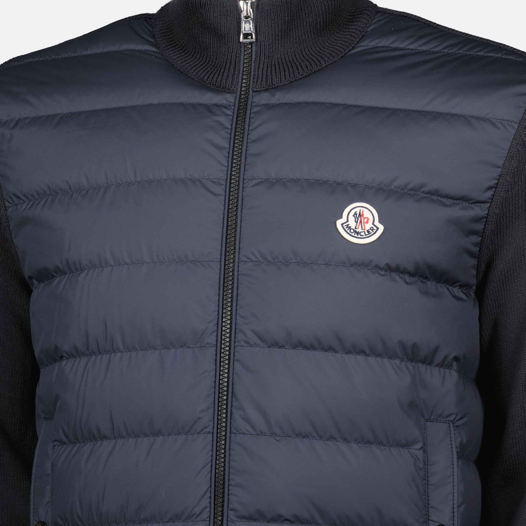 Image de l'article Cardigan bi-matière bleu marine de la marque Moncler pour Homme - Saison Printemps-Été 2026 - Vue détaillée_1