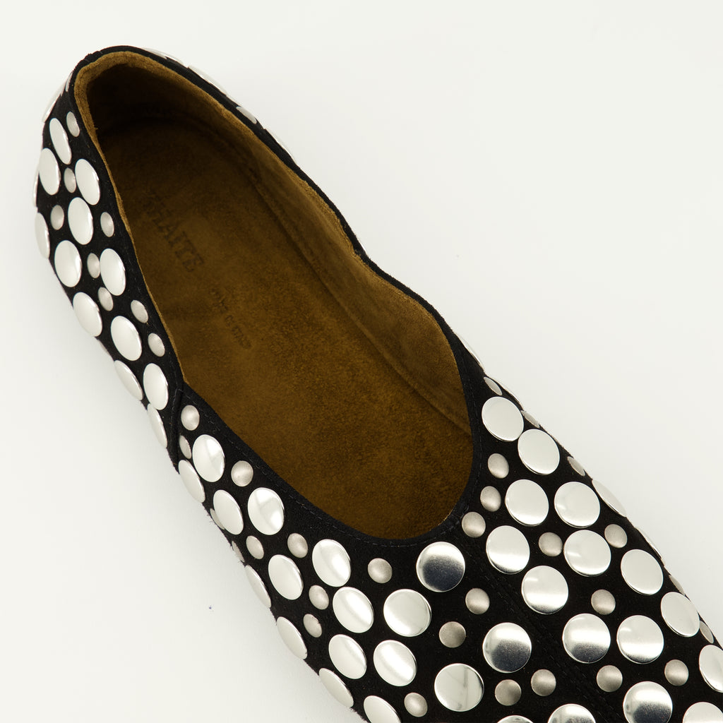 Imagem das Ballerinas Jane em camurça preta da marca Khaite para mulher - Temporada Primavera-Verão 2026 - Vista detalhada de cima