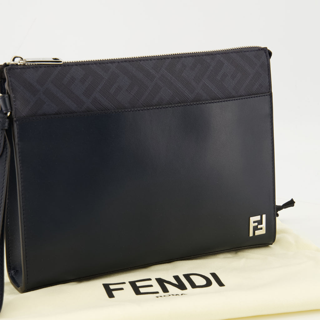 Bild der Squared FF dunkelblauen Tasche von Fendi für Herren - Frühjahr/Sommer 2026 - Detailansicht 2