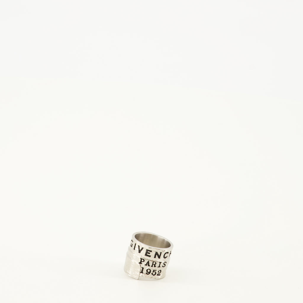 Imagen del anillo Givenchy Tape de la marca Givenchy para Mujeres - Temporada Otoño-Invierno 2025 - Vista Detallada_2