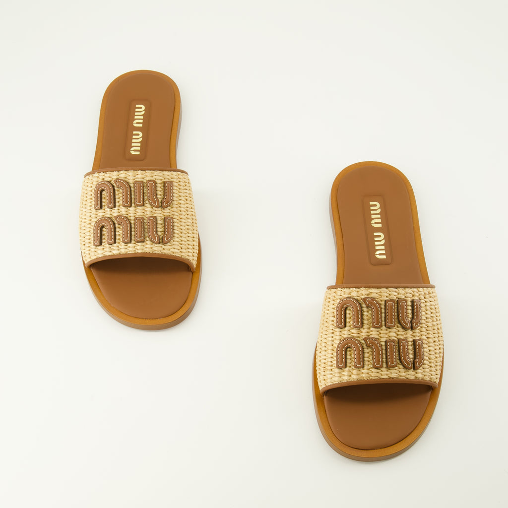 Image of the brown leather and raffia slipper from the Miu Miu brand for Women - Spring-Summer 2026 Season - Top view of the pair of shoes