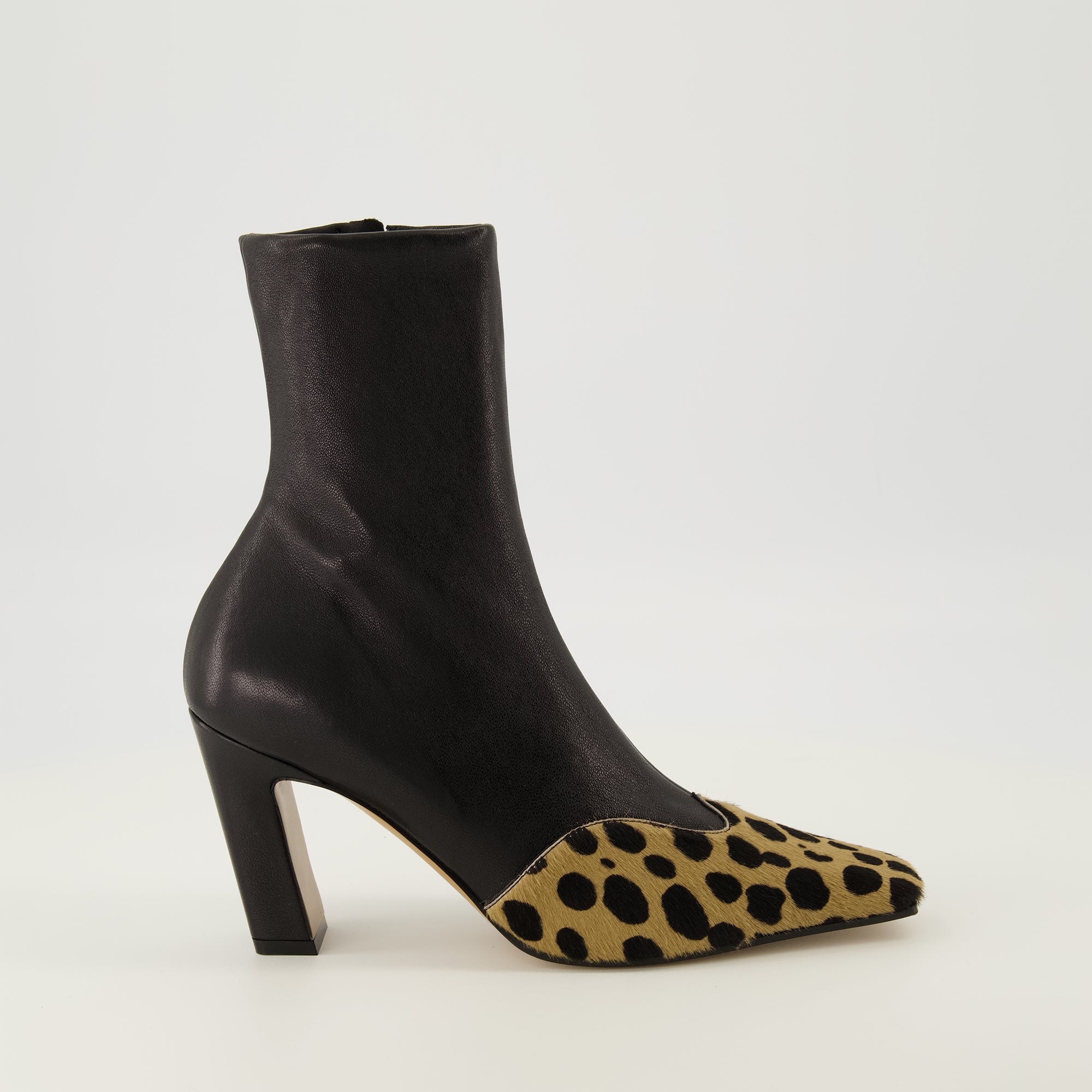 Image of the Khaite Women's Nevada Boots - Fall-Winter 2025 Season - Right Side View