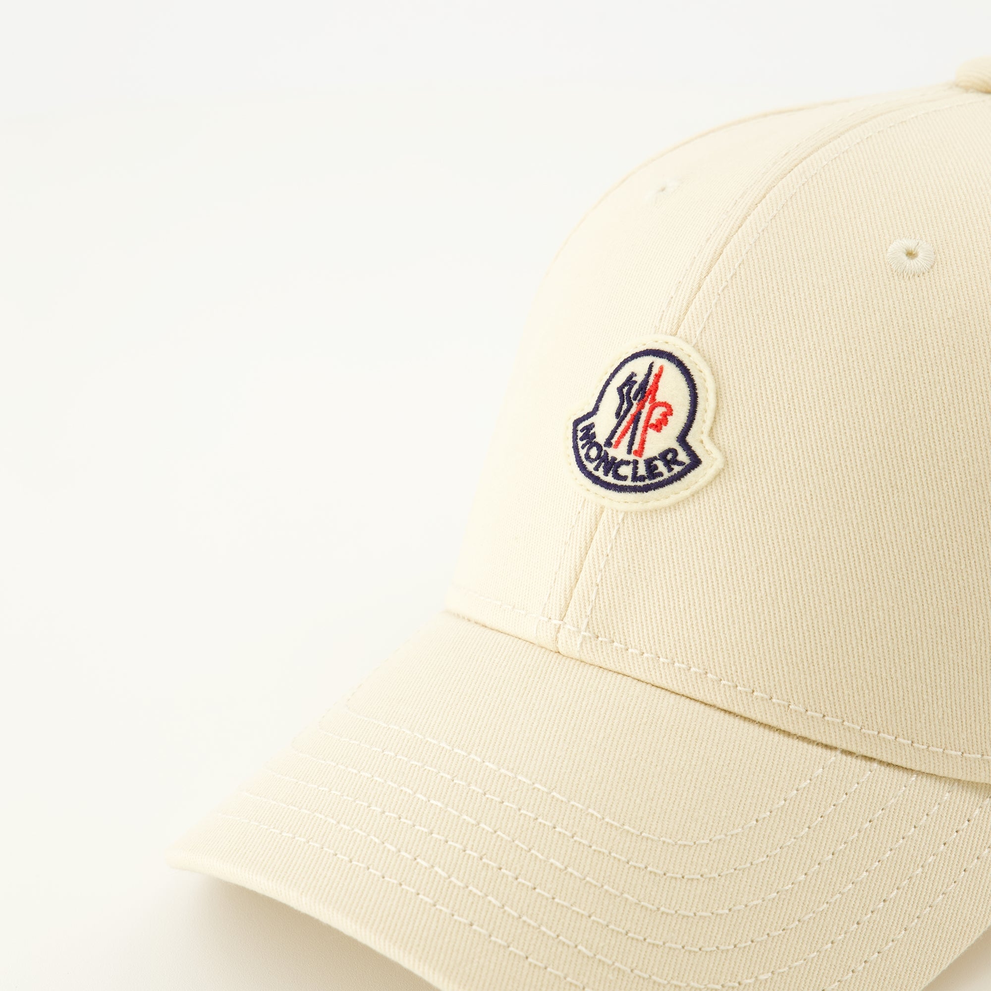 Image de l'article Casquette à logo beige de la marque Moncler pour Femme - Saison Printemps-Été 2026 - Vue détaillée_3