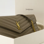 Immagine del portafoglio a catena Cassandre kaki del marchio Saint Laurent per donna - Stagione Primavera-Estate 2026 - Vista Dettagliata_2