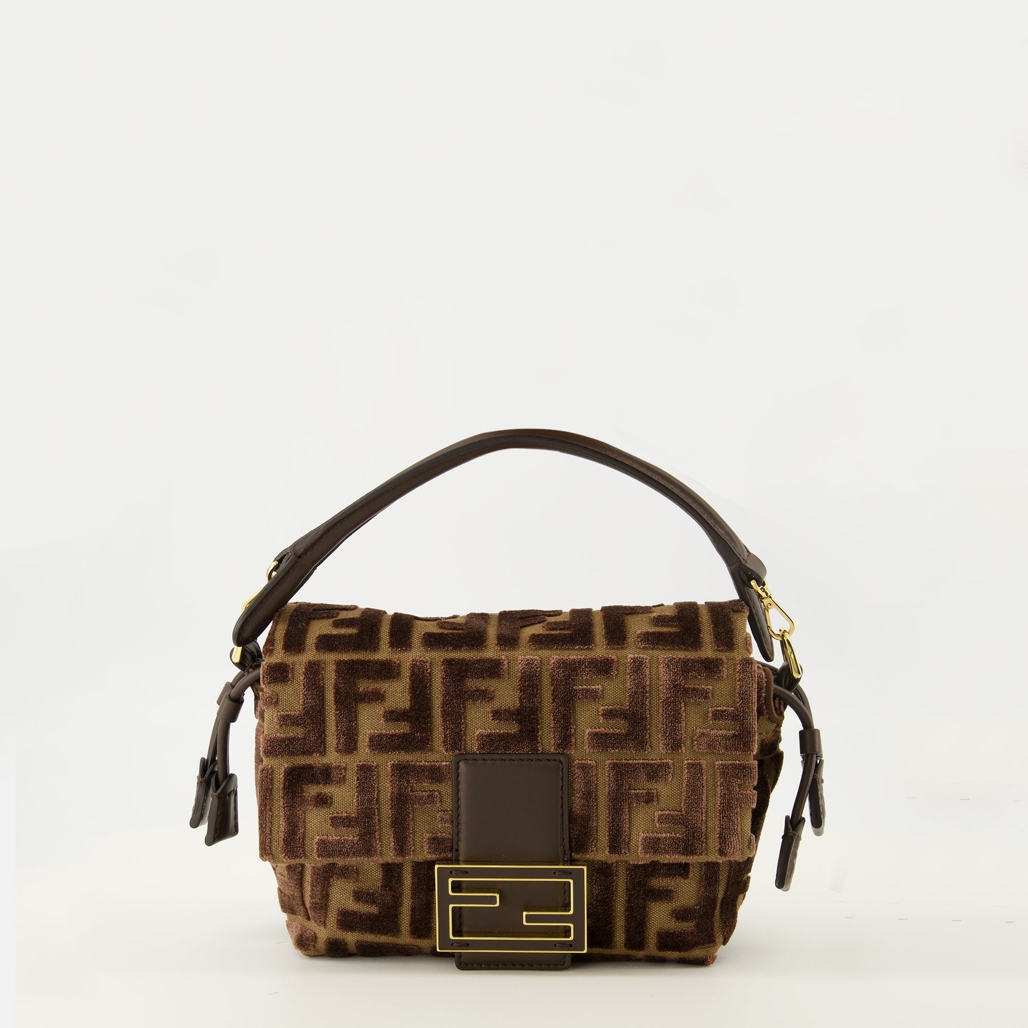Image de l'article Mamma Baguette small de la marque Fendi pour Femme - Saison Automne-Hiver 2025 - Vue de Face