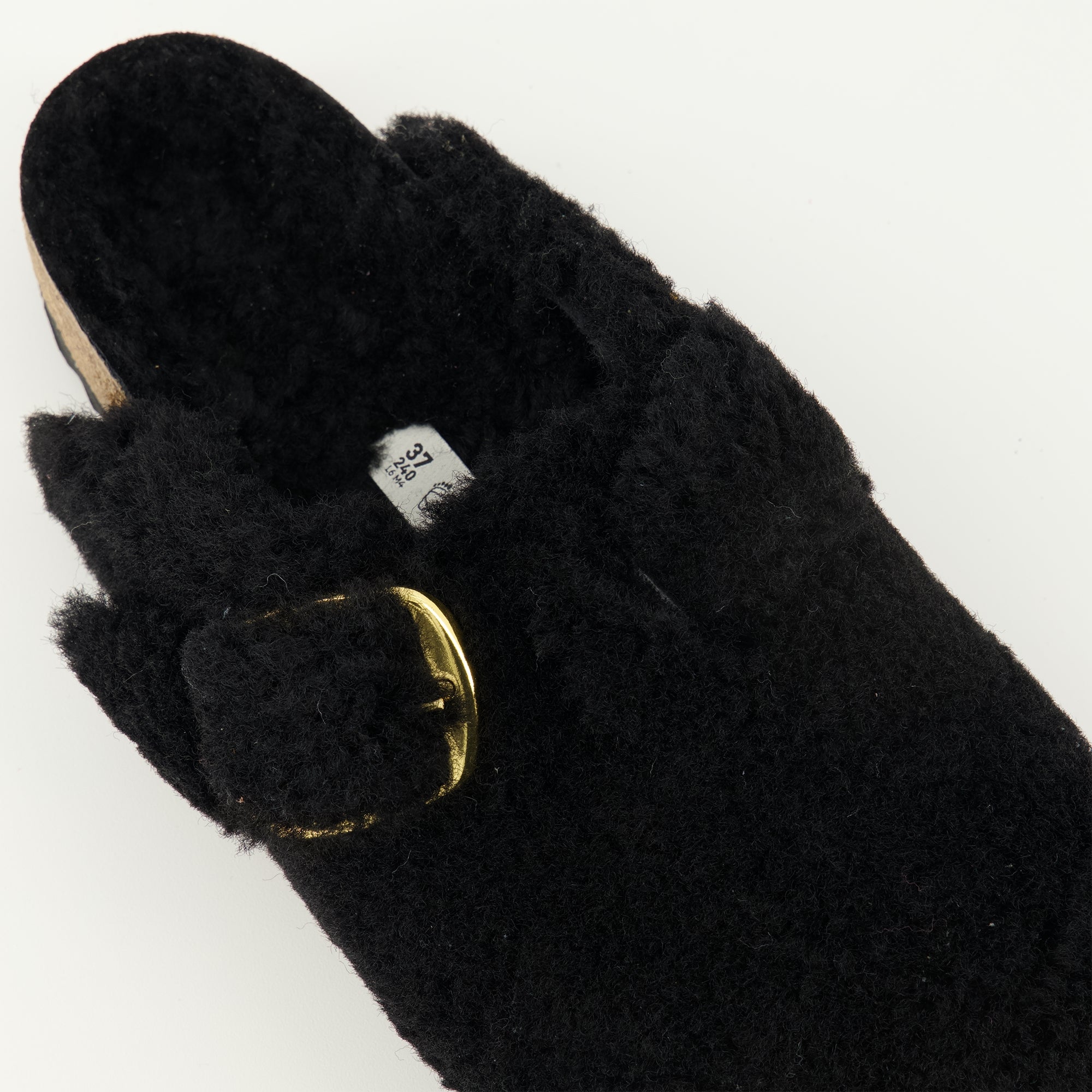 Image de l'article Mules Boston en teddy noir de la marque Birkenstock pour Femme - Saison Printemps-Été 2026 - Vue détaillée de haut