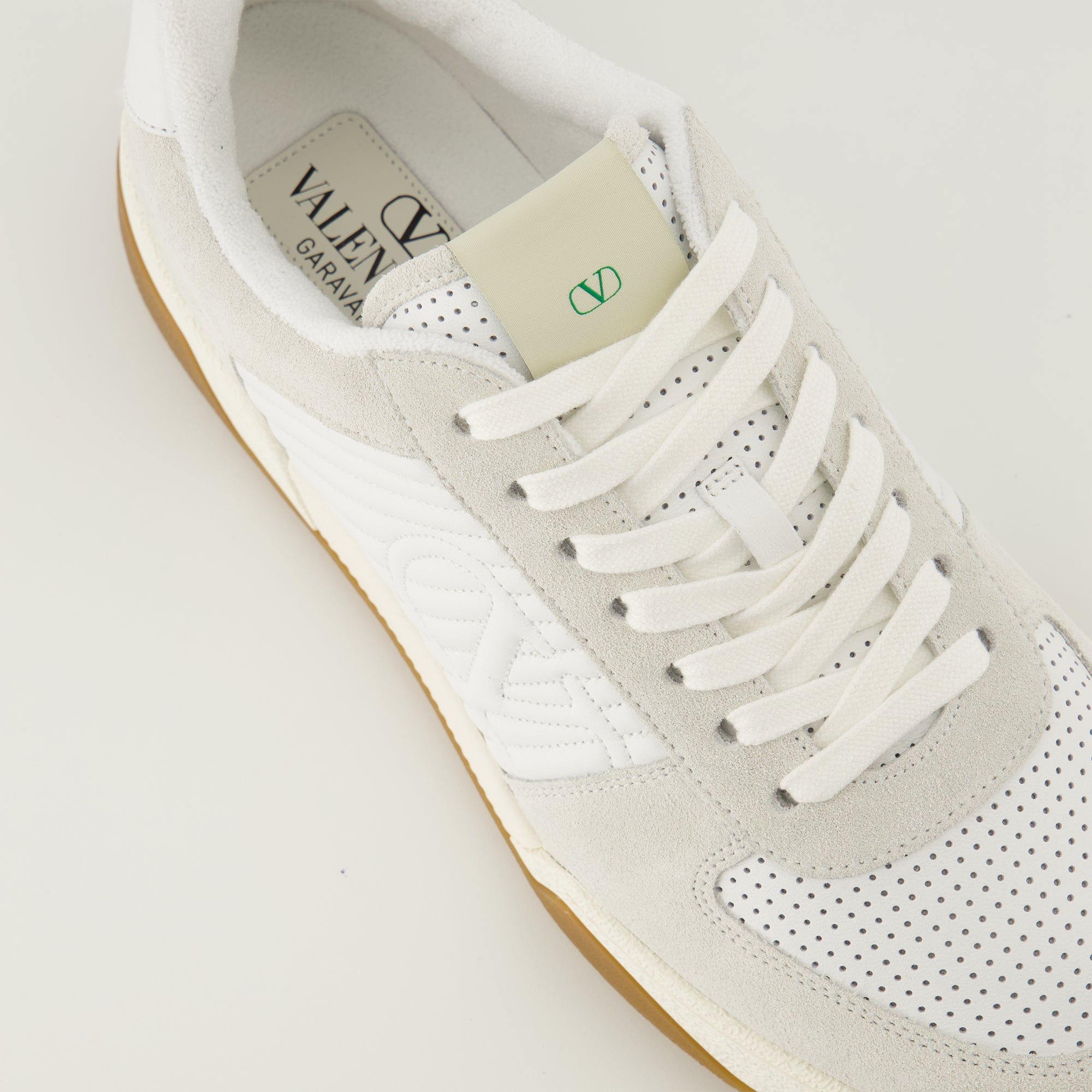 Image de l'article Baskets Sparry blanche de la marque Valentino Garavani pour Homme - Saison Printemps-Été 2026 - Vue détaillée de haut