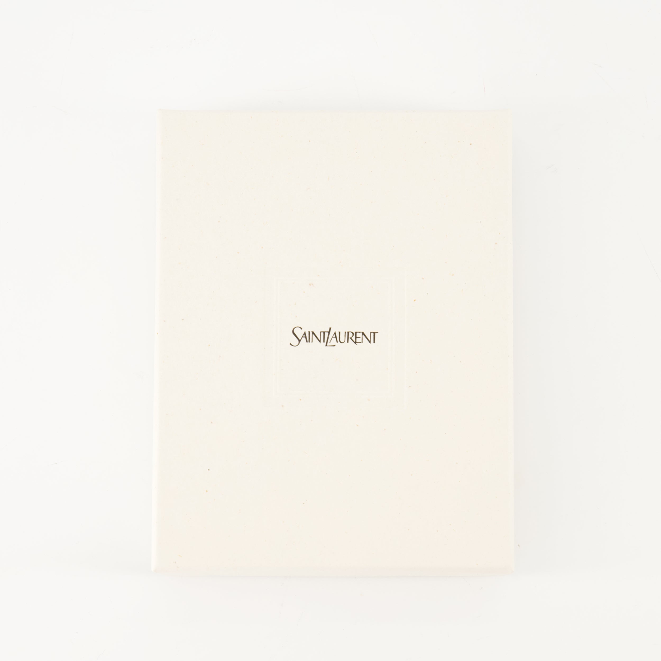 Image of the Saint Laurent Paris cardholder from the Saint Laurent brand for Men - Autumn-Winter 2025 - Detailed View_3