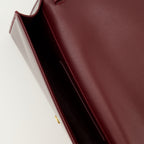 여성을 위한 생로랑 케이트 클러치 백의 버건디 광택 가죽 이미지 - 2025 가을-겨울 시즌 - 상세 보기_3