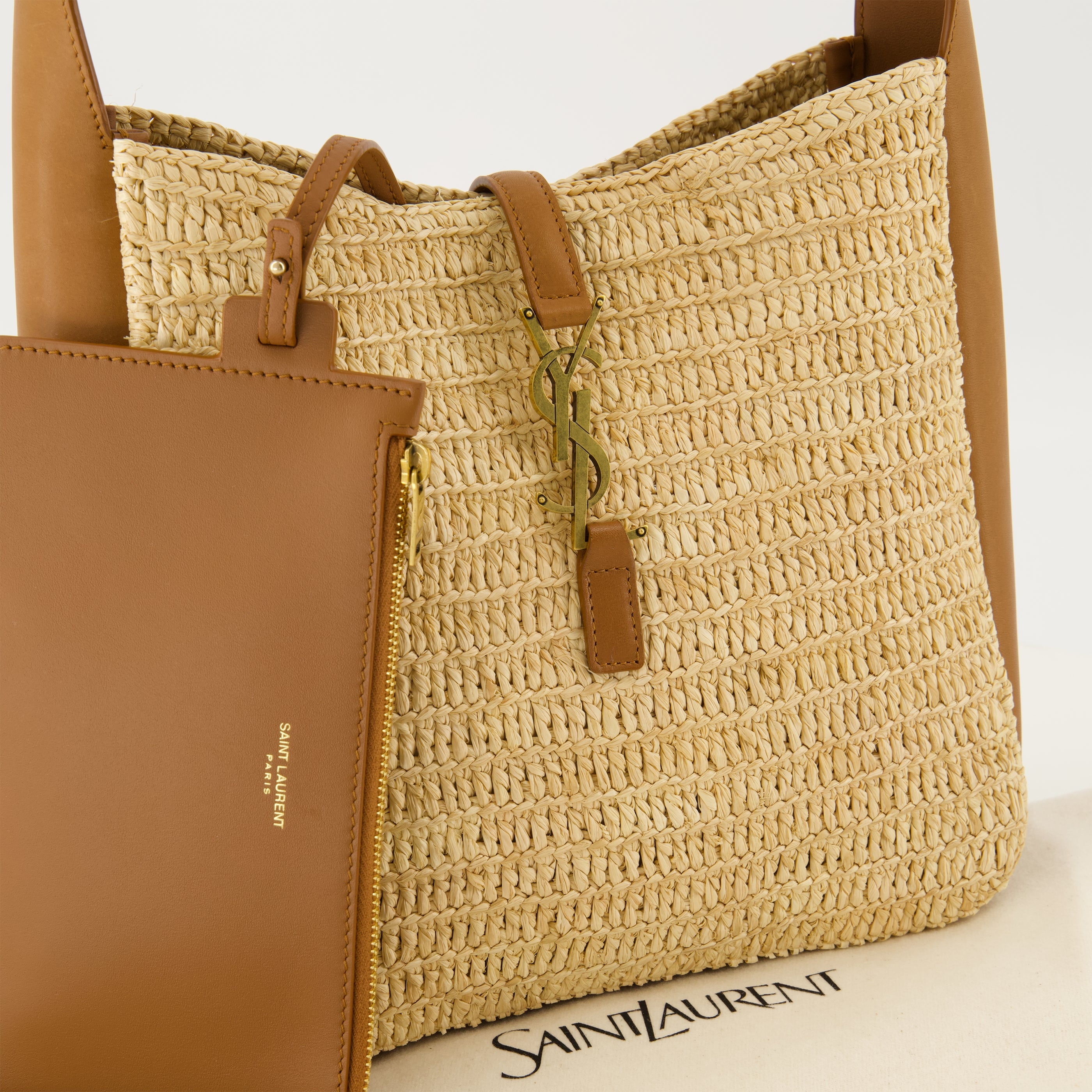 Image de l'article Sac Le 5 à 7 small en cuir et raphia de la marque Saint Laurent pour Femme - Saison Printemps-Été 2026 - Vue détaillée_2