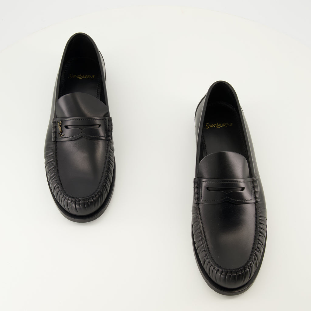 Image de l'article Mocassins Laurent de la marque Saint Laurent pour Homme - Saison Automne-Hiver 2025 - Vue de dessus paire de chaussure