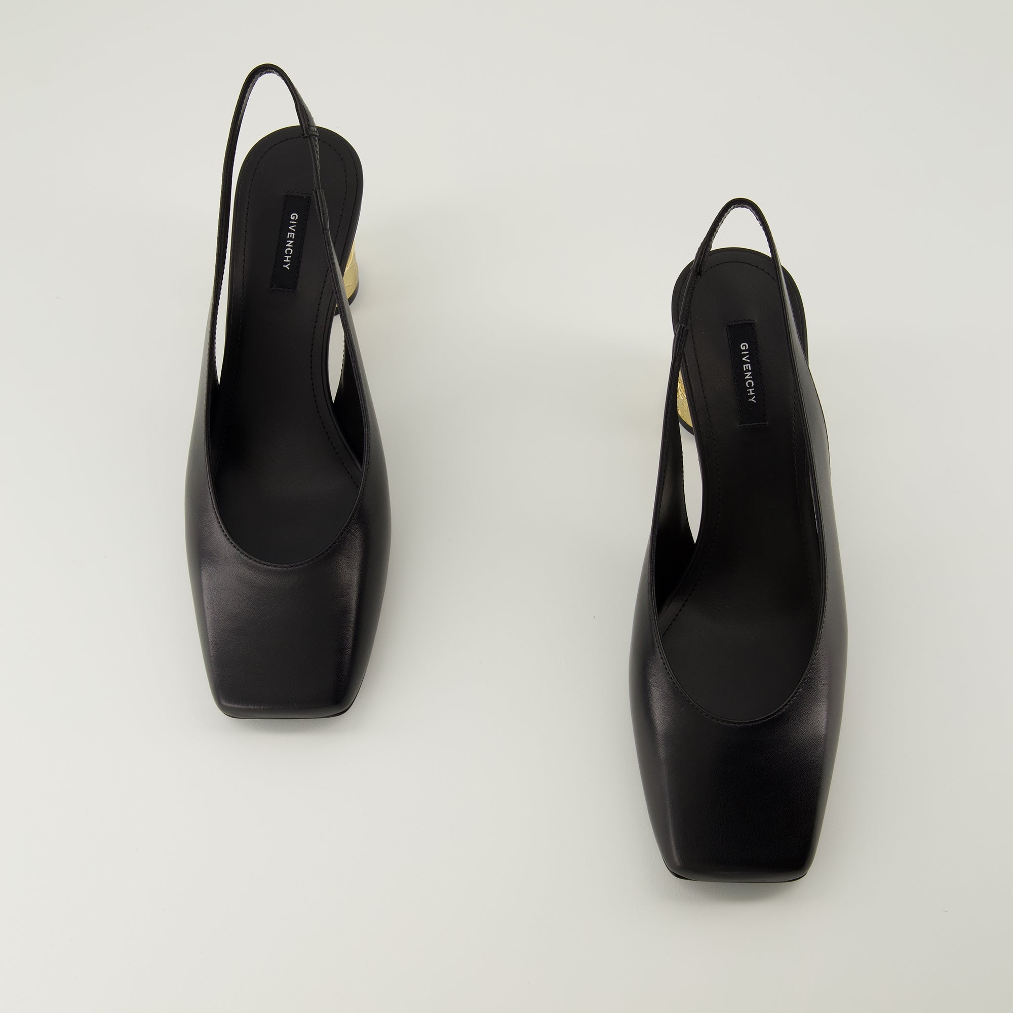 Image de l'article Escarpins Tape en cuir noir de la marque Givenchy pour Femme - Saison Printemps-Été 2026 - Vue de dessus paire de chaussure