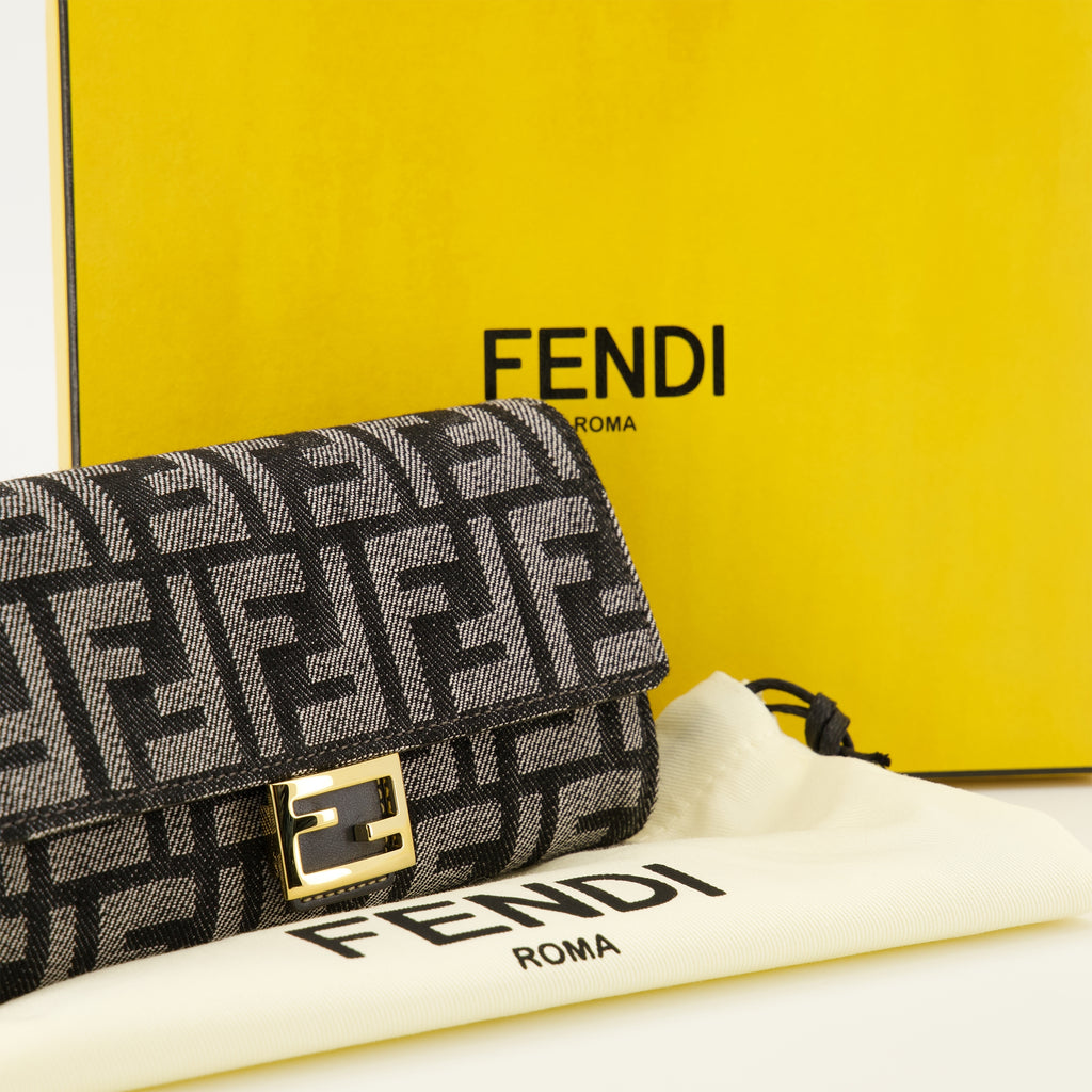 Imagen del monedero Baguette de cadena en denim FF azul de Fendi para mujer - Otoño-Invierno 2025 - Vista Detallada 2