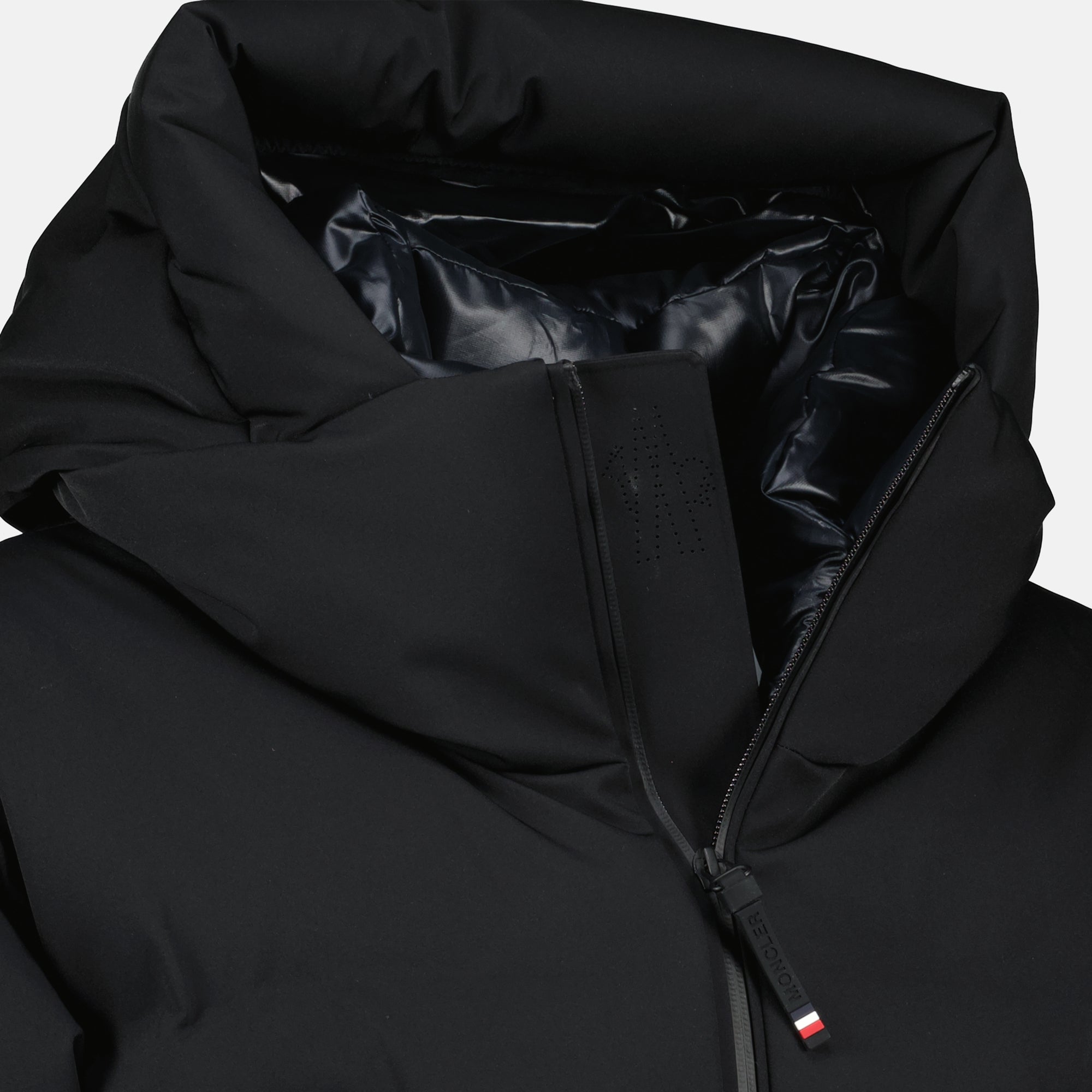 Imagem do casaco de penas Fellberg da marca Moncler Grenoble para Homem - Temporada Outono-Inverno 2025 - Vista Detalhada 2
