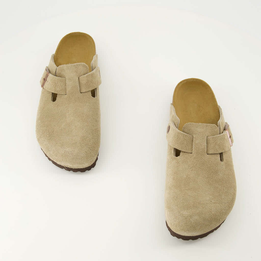 Image de l'article Mules Boston taupe de la marque Birkenstock pour Unisex - Saison Printemps-Été 2026 - Vue de dessus paire de chaussure