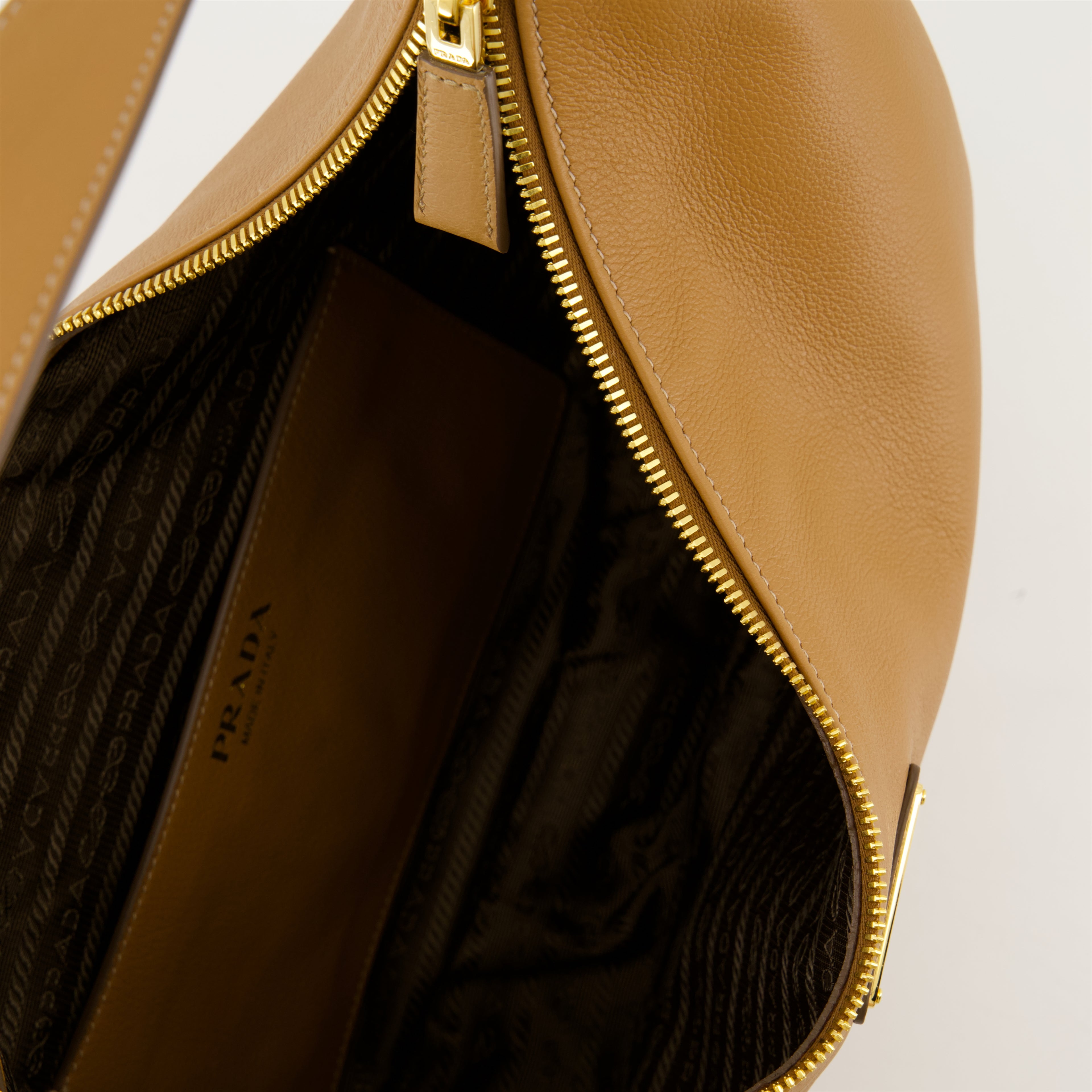 Sacs à main et épaule Grand sac rond Prada Marron Femme