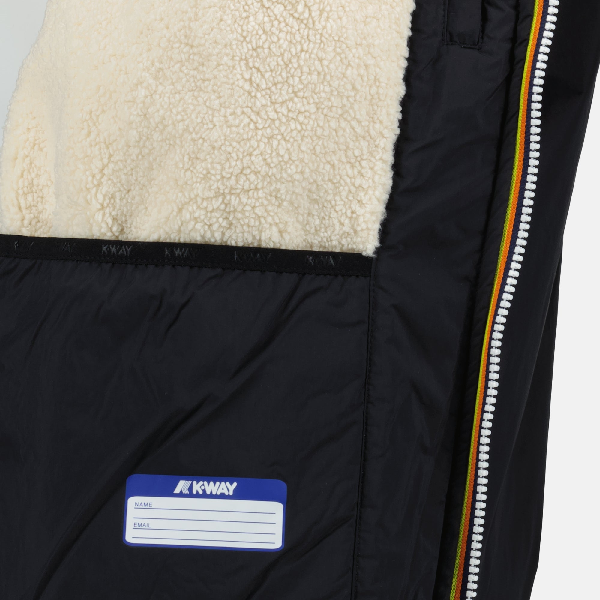 Image de l'article Veste Le Vrai Claude 4.0 Orsetto noir de la marque K-Way pour Unisex - Saison Automne-Hiver 2025 - Vue détaillée_2