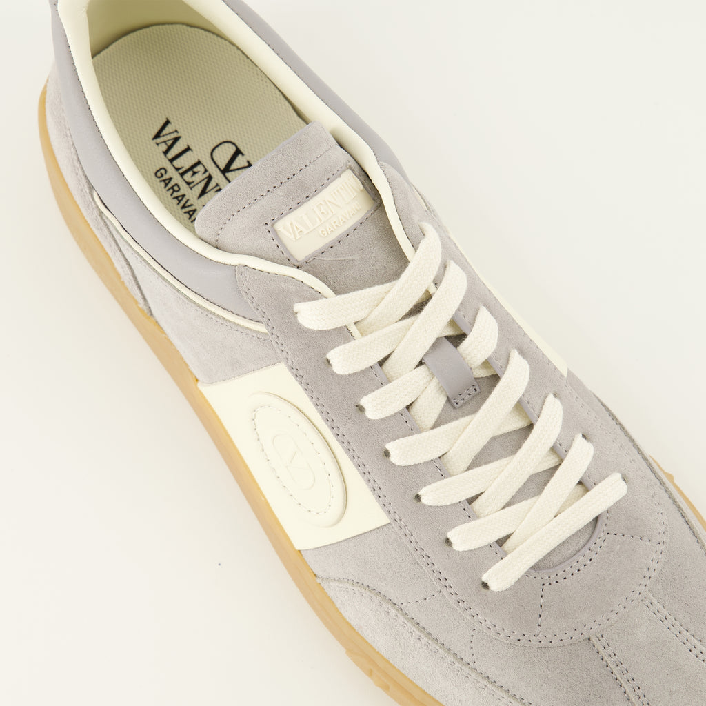 Baskets アップビレッジ グレー スニーカー Valentino Garavani Gris Homme