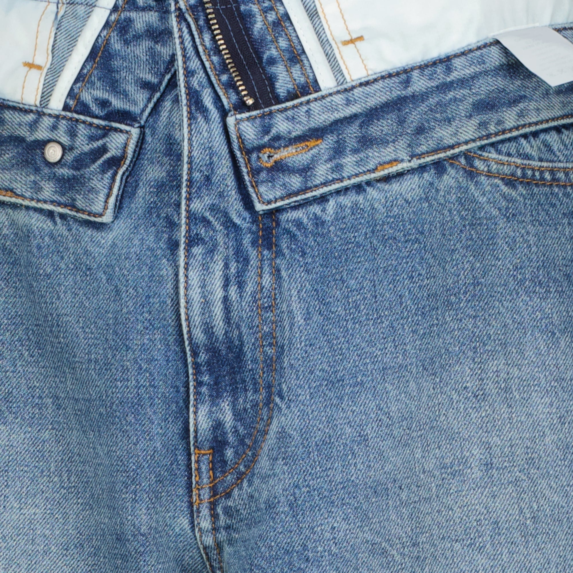 Image de l'article Jean droit en denim de la marque Mm6 pour Femme - Saison Printemps-Été 2026 - Vue détaillée_1