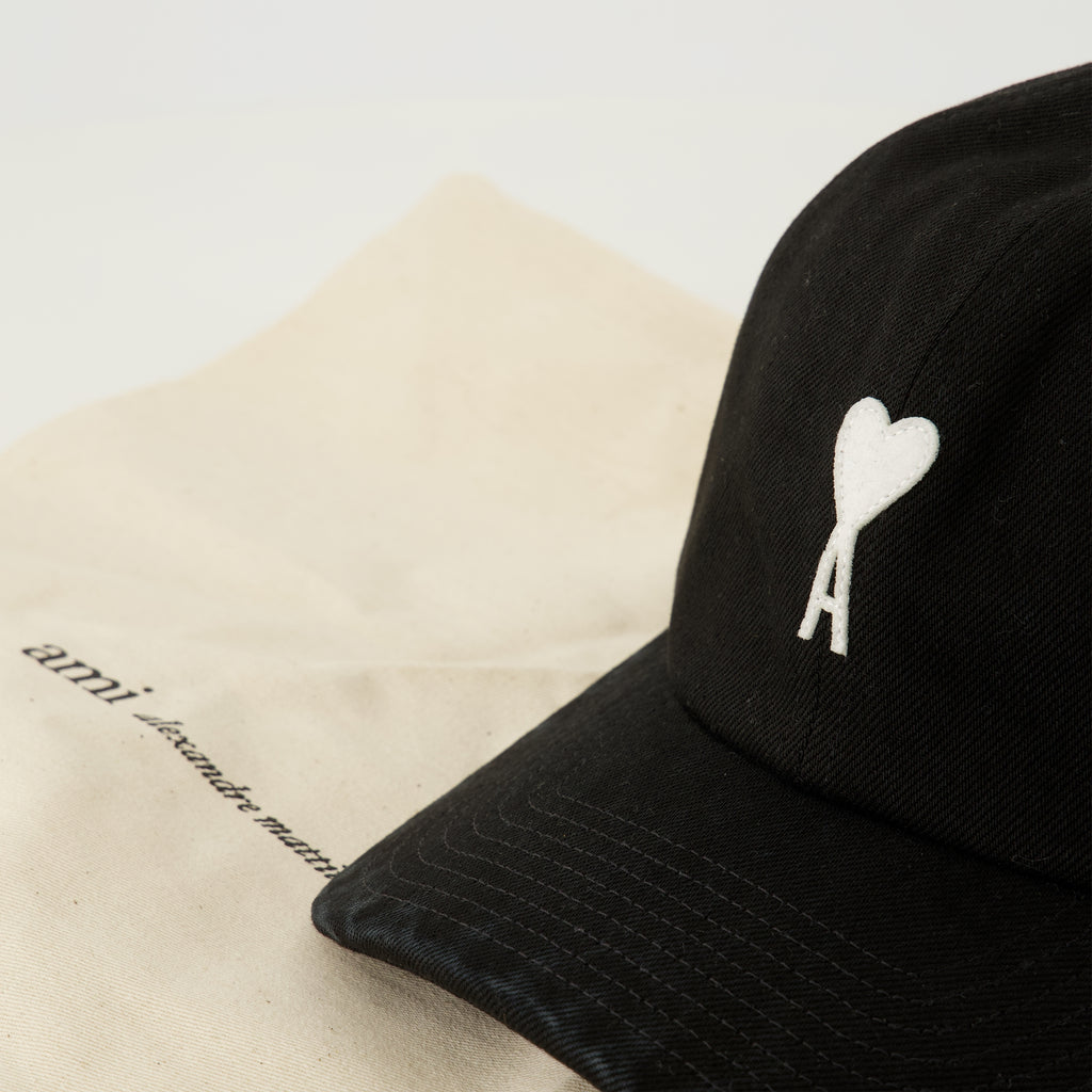 Image de l'article Casquette noir à logo Ami Paris de la marque Ami PARIS pour Unisex - Saison Printemps-Été 2026 - Vue détaillée_3