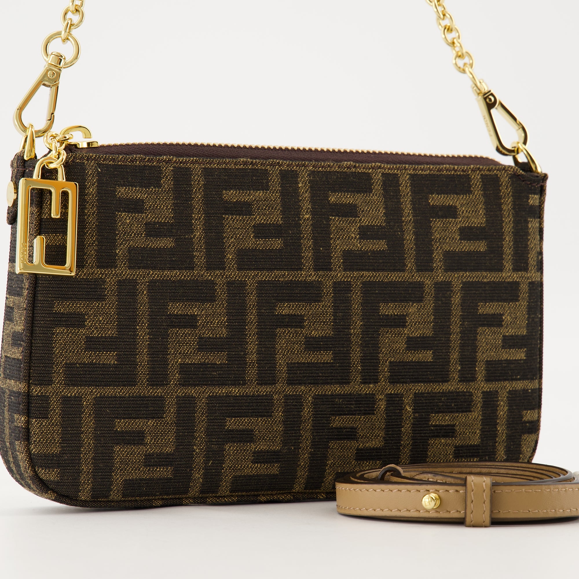 Sacs à main et épaule Baguette Pouch Fendi Marron Femme