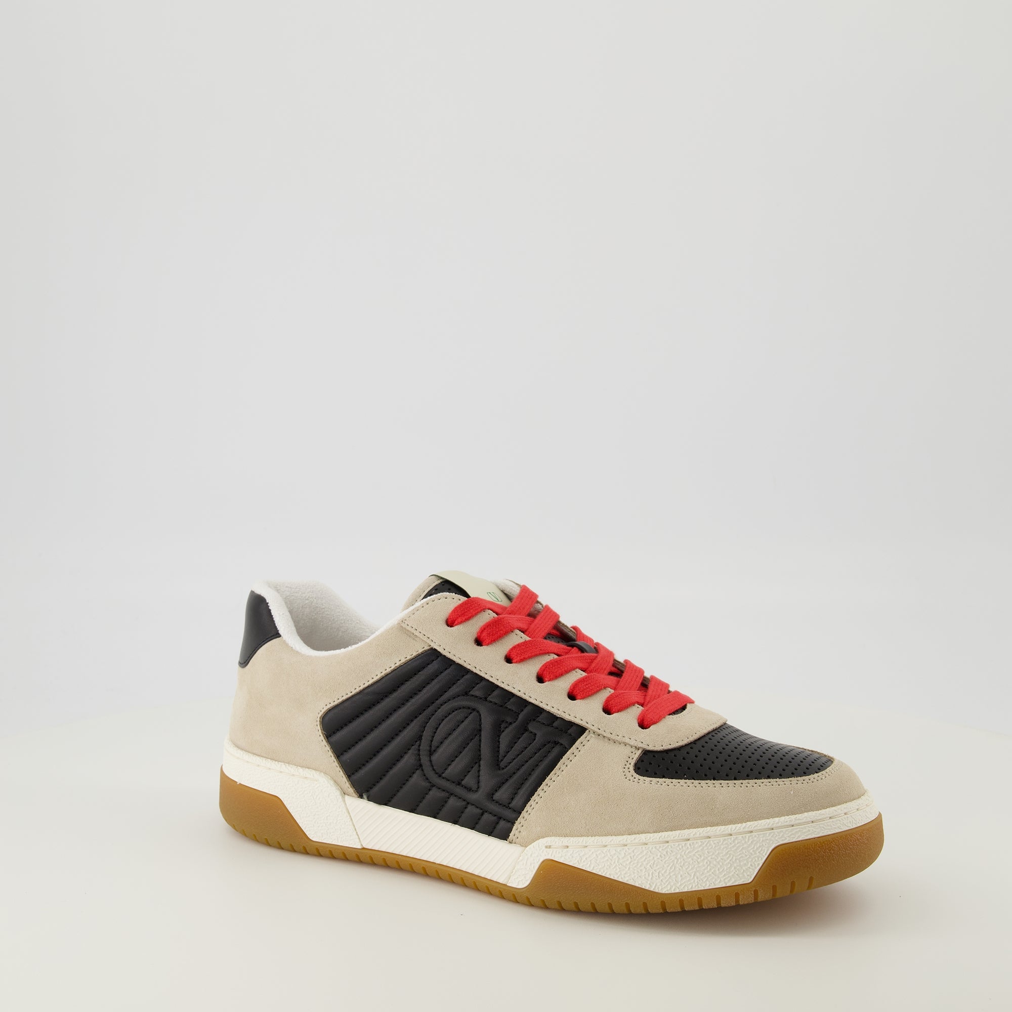 Image de l'article Baskets Sparry noir de la marque Valentino Garavani pour Homme - Saison Printemps-Été 2026 - Vue trois quarts avant droite