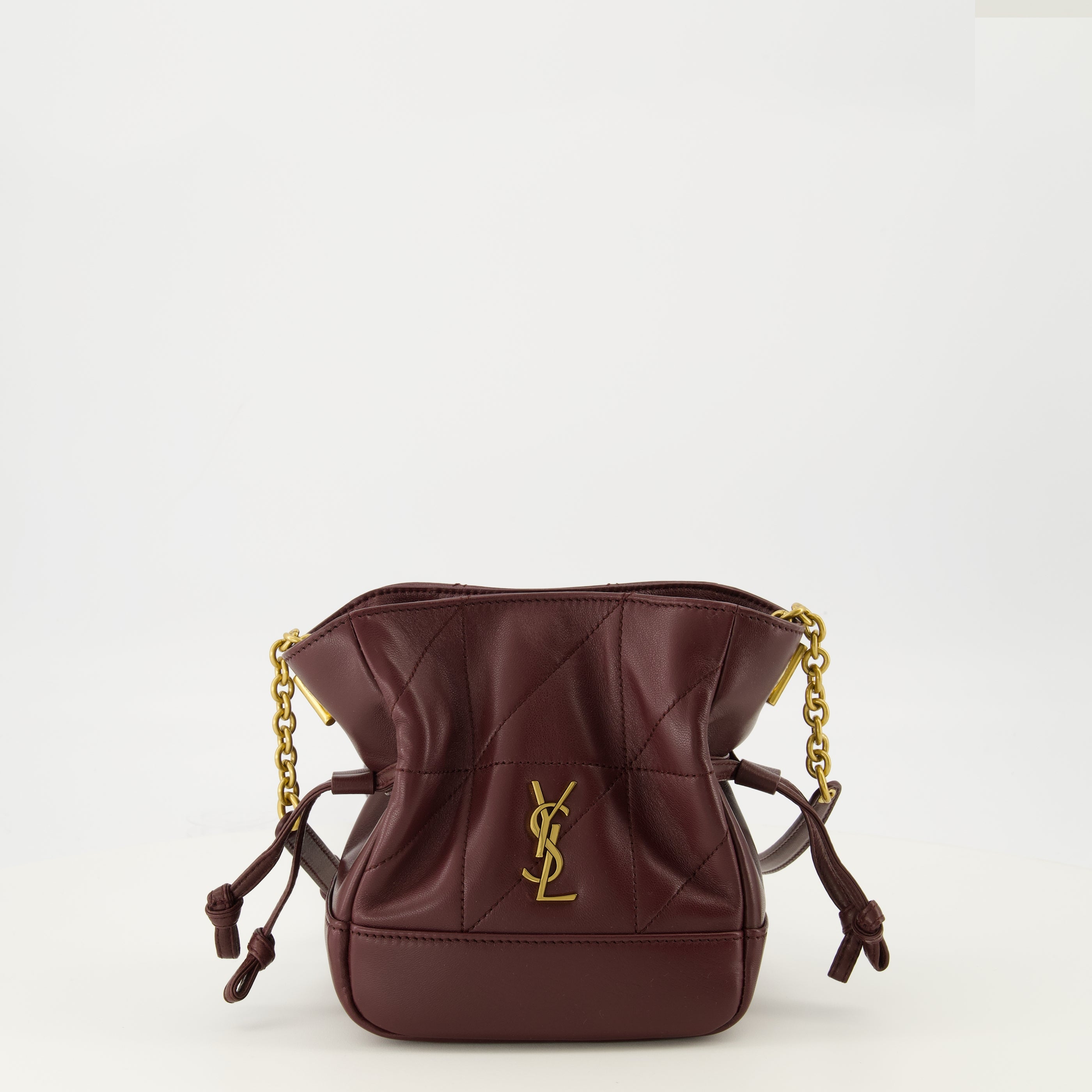 Image de l'article Sac seau Jamie mini en cuir bordeaux de la marque Saint Laurent pour Femme - Saison Printemps-Été 2026 - Vue de Face