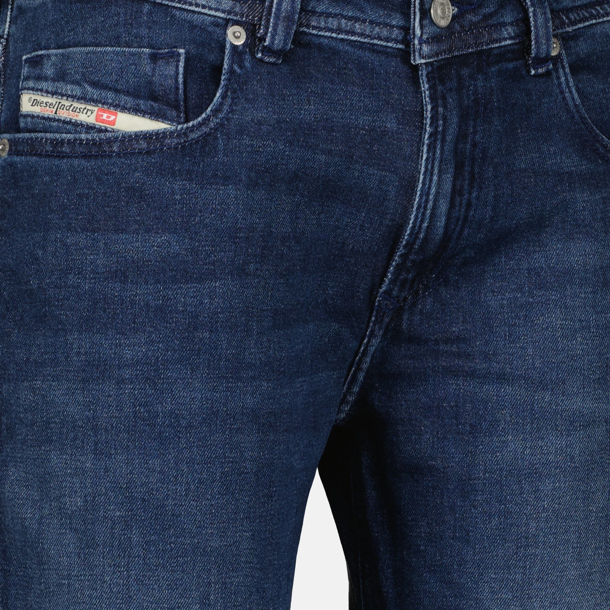 Image de l'article Jean Sleenker L32 bleu foncé de la marque Diesel pour Homme - Saison Printemps-Été 2026 - Vue détaillée_1