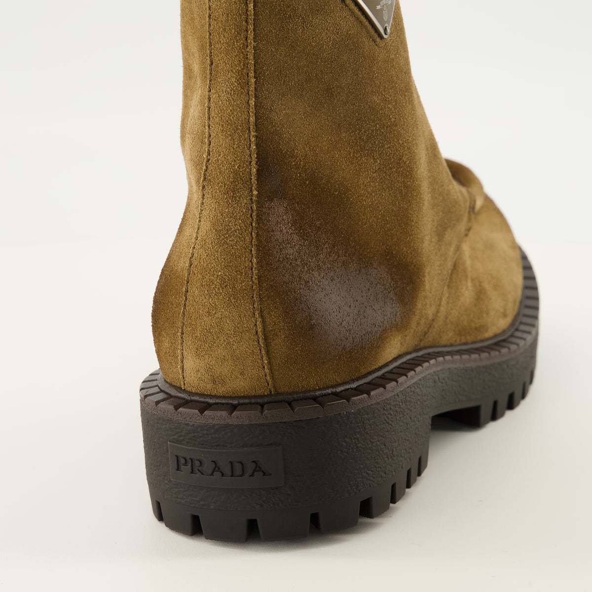 Bottes et bottines Bottines marron en veau velours Prada Marron Homme
