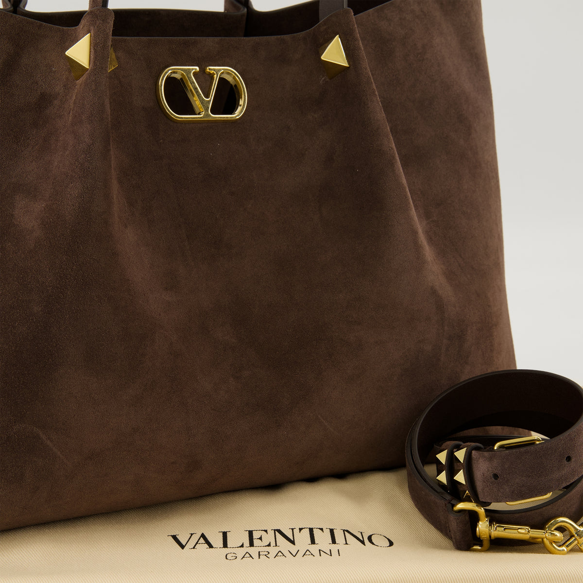 Sacs cabas Grande borsa a tracolla in suede marrone Valentino Garavani Marron Femme