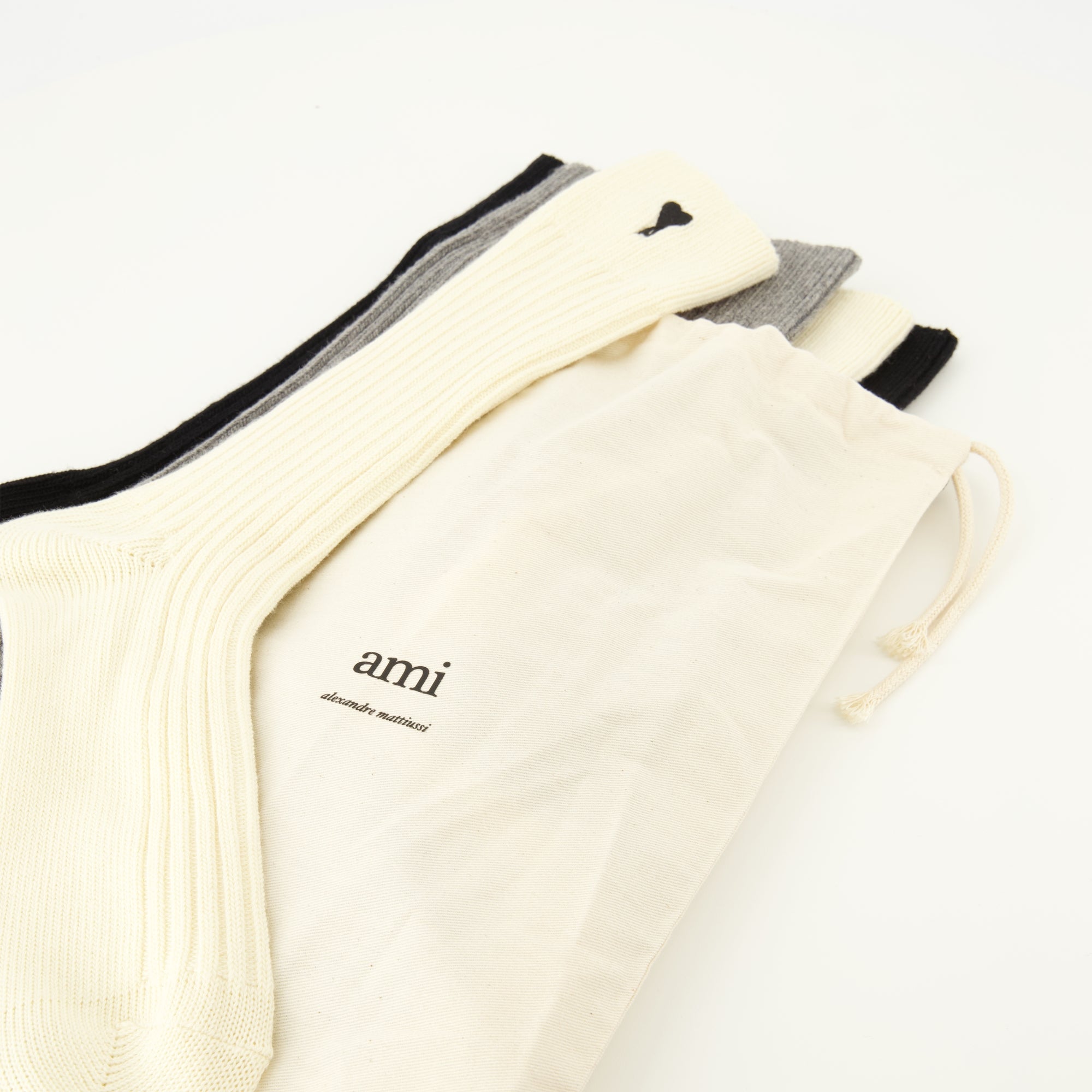 Image de l'article Lot de chaussettes Ami de Coeur de la marque Ami PARIS pour Unisex - Saison Automne-Hiver 2025 - Vue détaillée_2