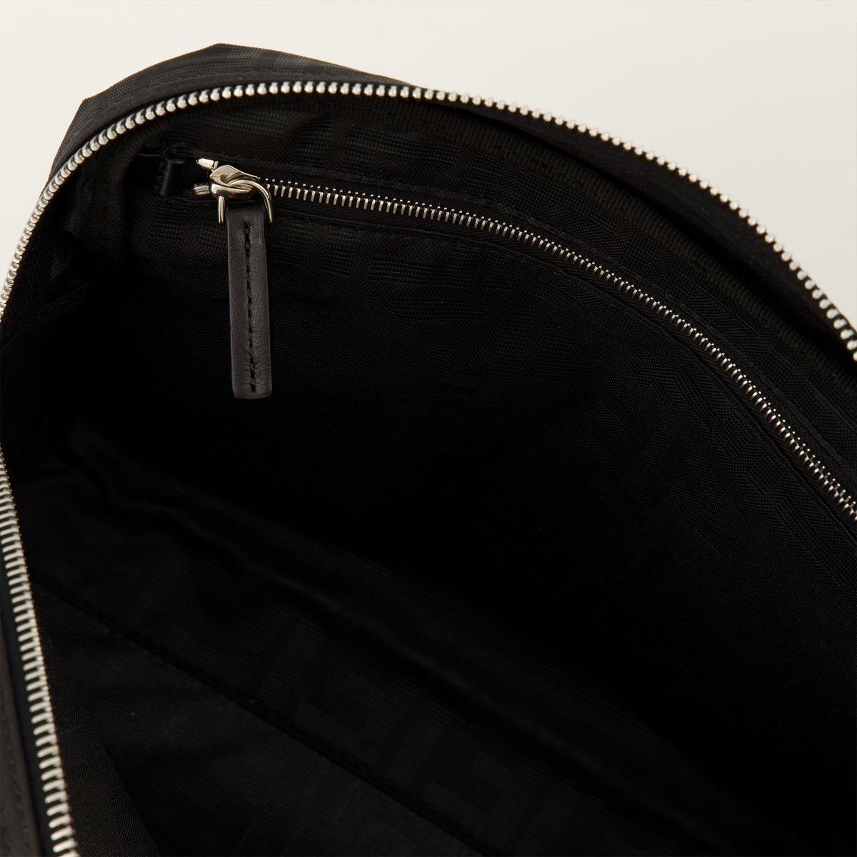 Pochettes Medium toiletry bag Fendi Noir Unisexe